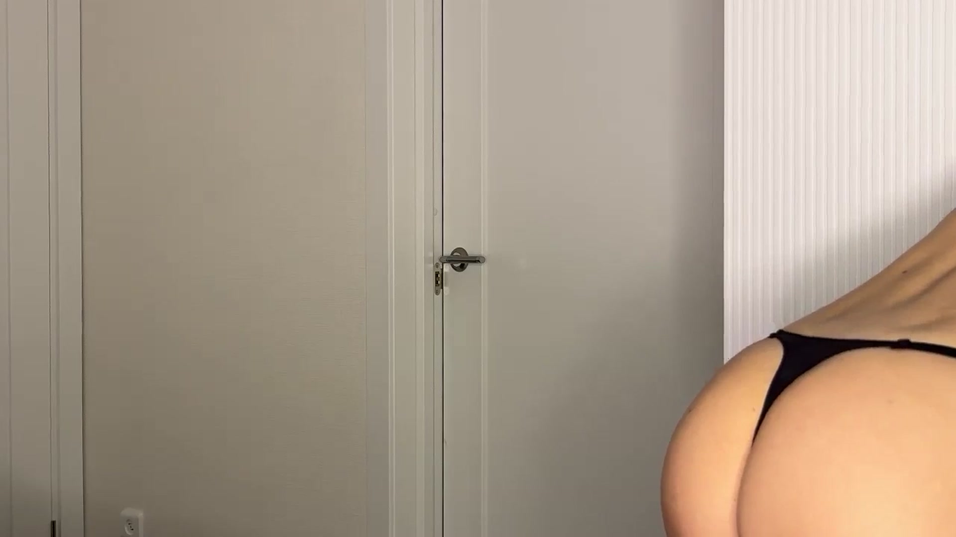 Gallery image thumbnail from ElliPoole's myfreecams stream on, 02/23/2025, 16:06 image 6 of 20
