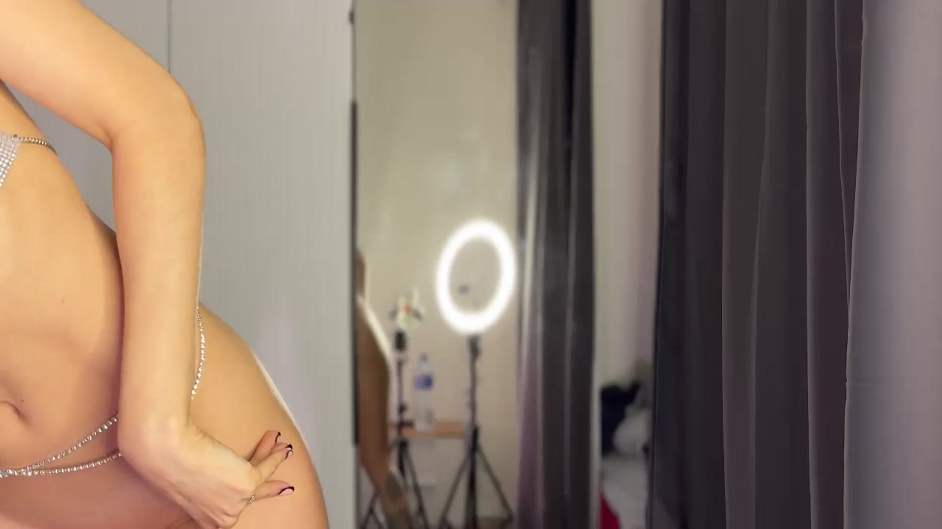 Gallery image thumbnail from ElliPoole's myfreecams stream on, 03/16/2025, 20:07 image 5 of 20