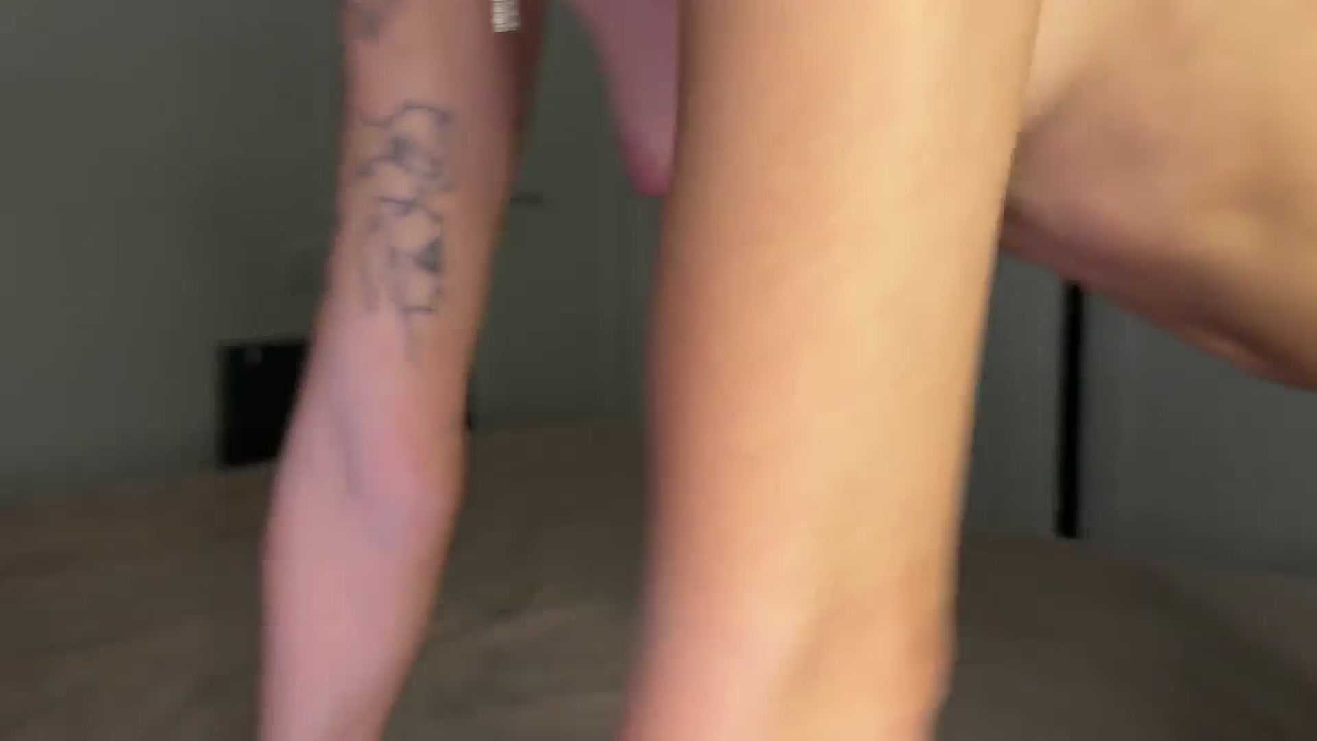 Gallery image thumbnail from ElliPoole's myfreecams stream on, 04/10/2025, 20:17 image 12 of 20