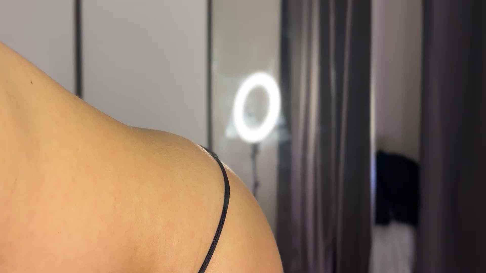 Gallery image thumbnail from ElliPoole's myfreecams stream on, 04/14/2025, 15:54 image 1 of 20
