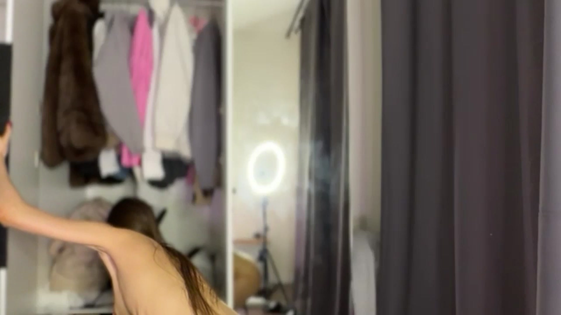 Gallery image thumbnail from ElliPoole's myfreecams stream on, 04/25/2025, 18:46 image 17 of 20