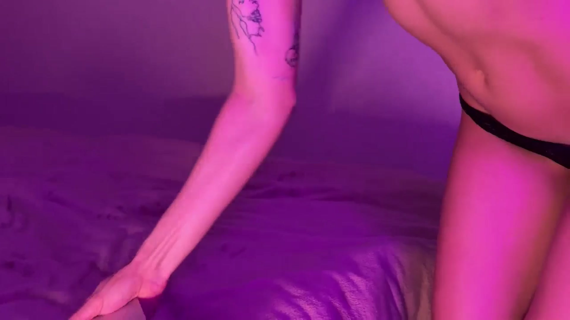 Gallery image thumbnail from ElliPoole's myfreecams stream on, 06/22/2025, 17:23 image 5 of 20