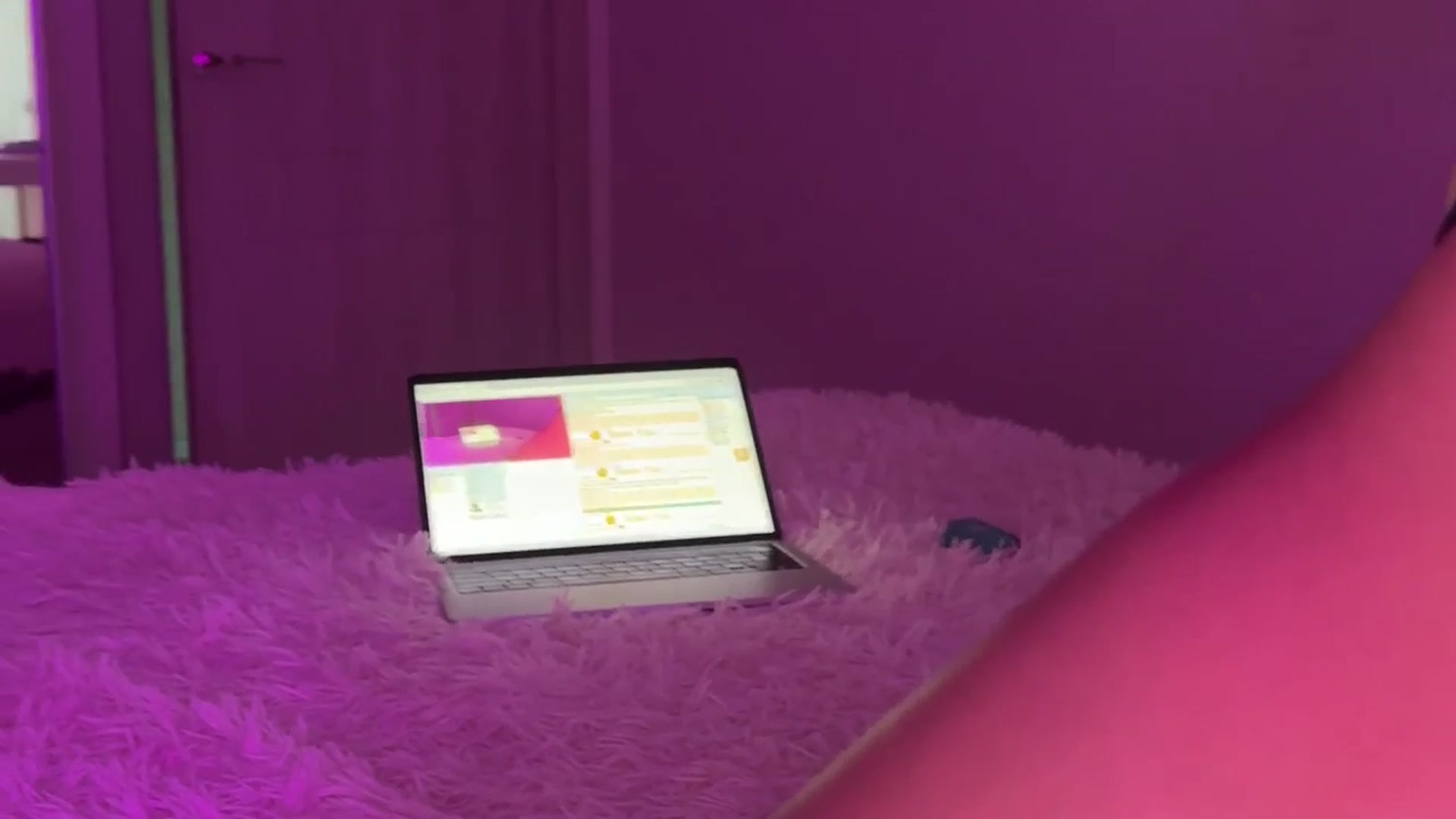 Gallery image thumbnail from ElliPoole's myfreecams stream on, 07/28/2025, 16:58 image 8 of 20