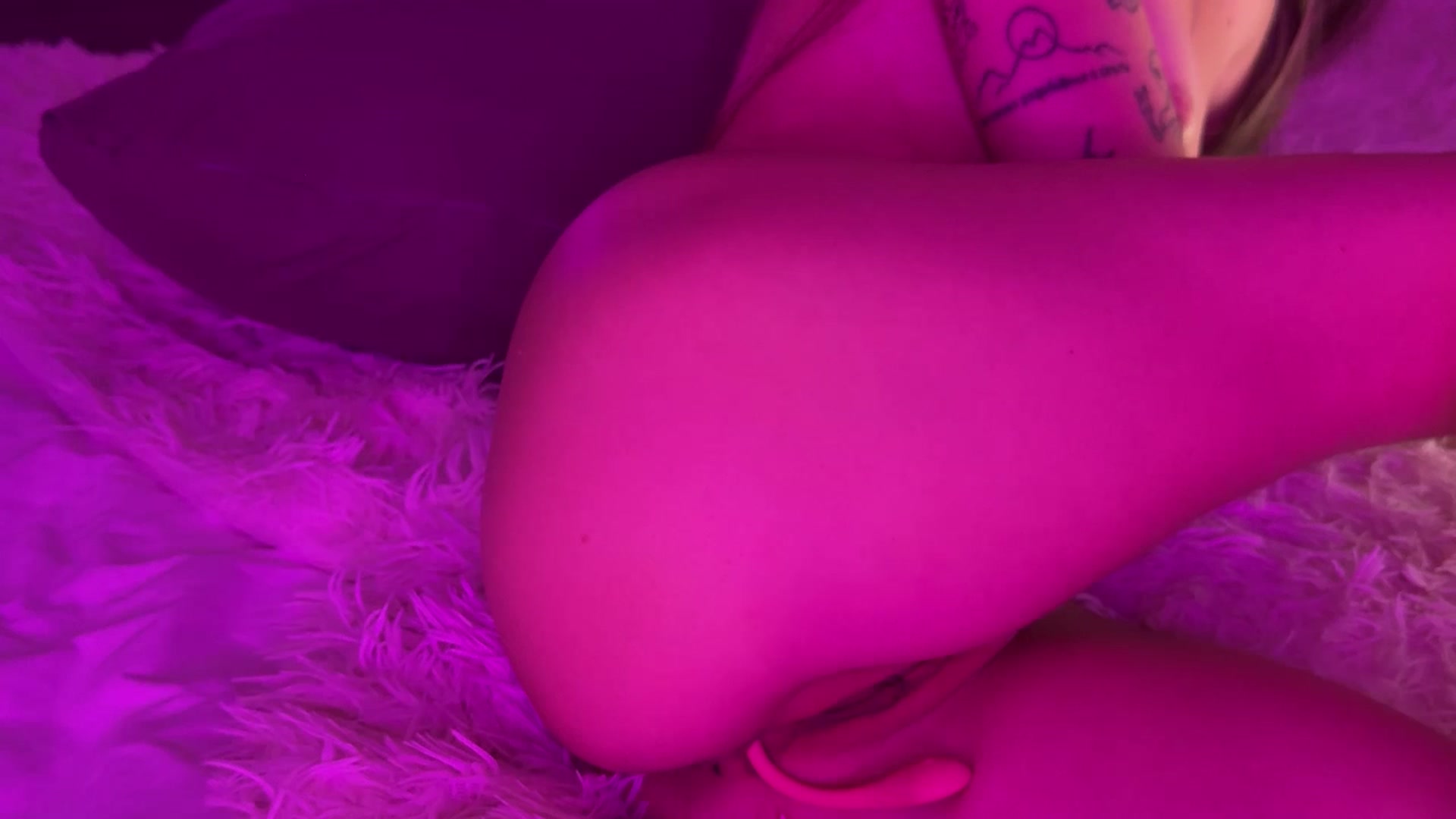 Gallery image thumbnail from ElliPoole's myfreecams stream on, 07/28/2025, 19:07 image 16 of 20