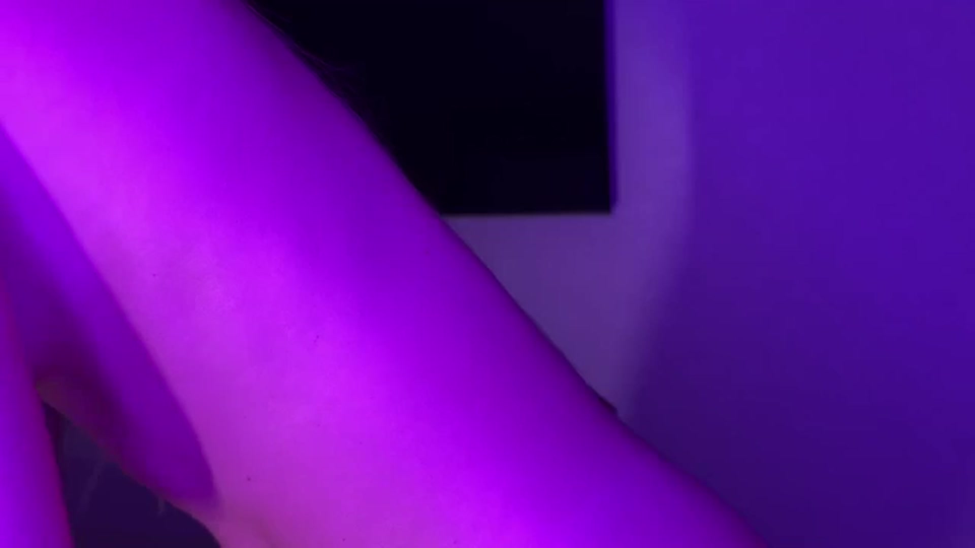 Gallery image thumbnail from ElliPoole's myfreecams stream on, 10/24/2025, 16:55 image 15 of 20