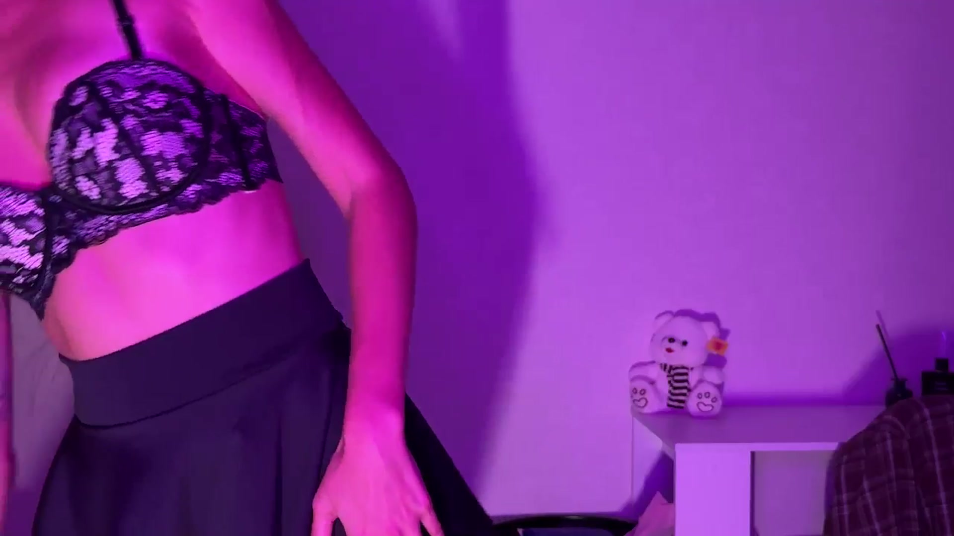 Gallery image thumbnail from ElliPoole's myfreecams stream on, 11/23/2025, 15:47 image 18 of 20