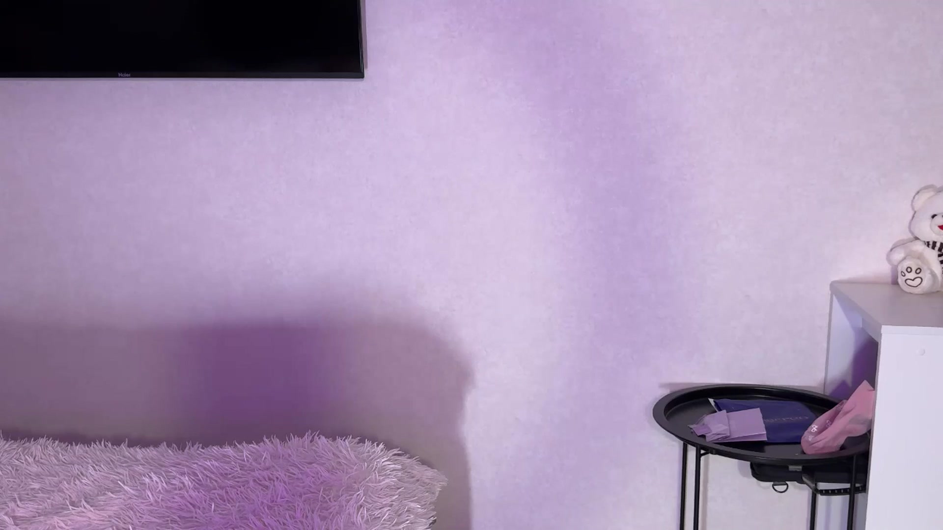 Gallery image thumbnail from ElliPoole's myfreecams stream on, 12/22/2025, 18:21 image 8 of 20