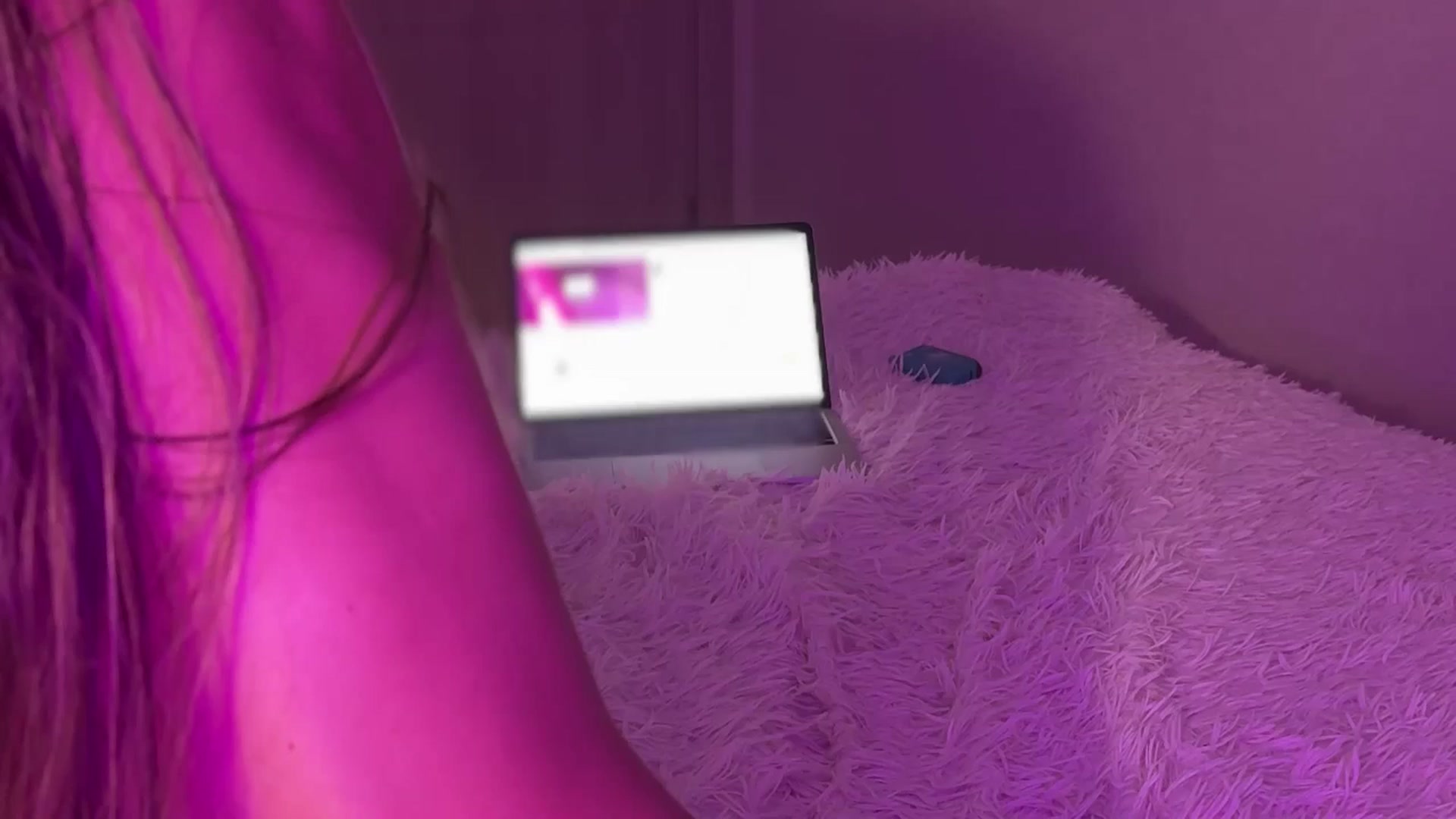 Gallery image thumbnail from ElliPoole's myfreecams stream on, 01/22/2026, 21:18 image 10 of 20