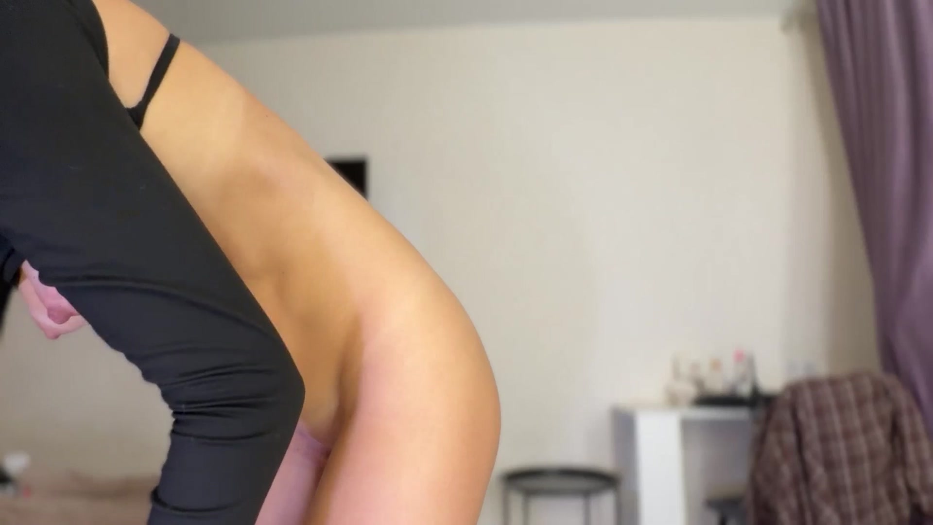 Gallery image thumbnail from ElliPoole's myfreecams stream on, 04/03/2026, 17:31 image 19 of 20