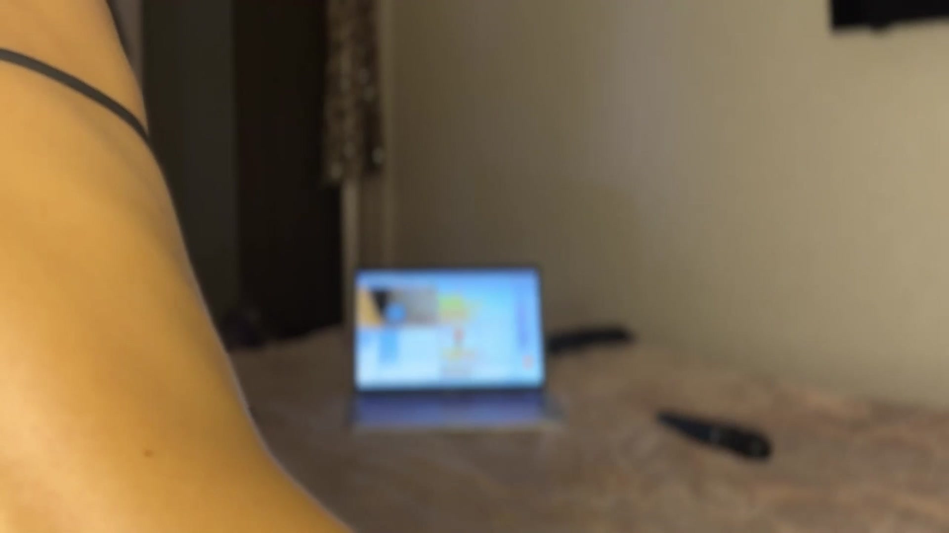 Gallery image thumbnail from ElliPoole's myfreecams stream on, 04/03/2026, 17:31 image 11 of 20