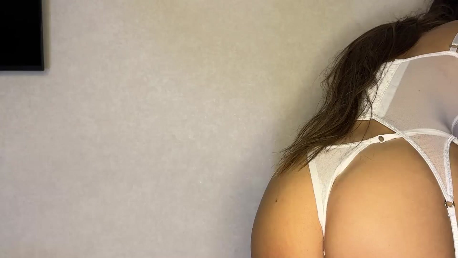 Gallery image thumbnail from ElliPoole's myfreecams stream on, 05/04/2026, 16:33 image 19 of 20