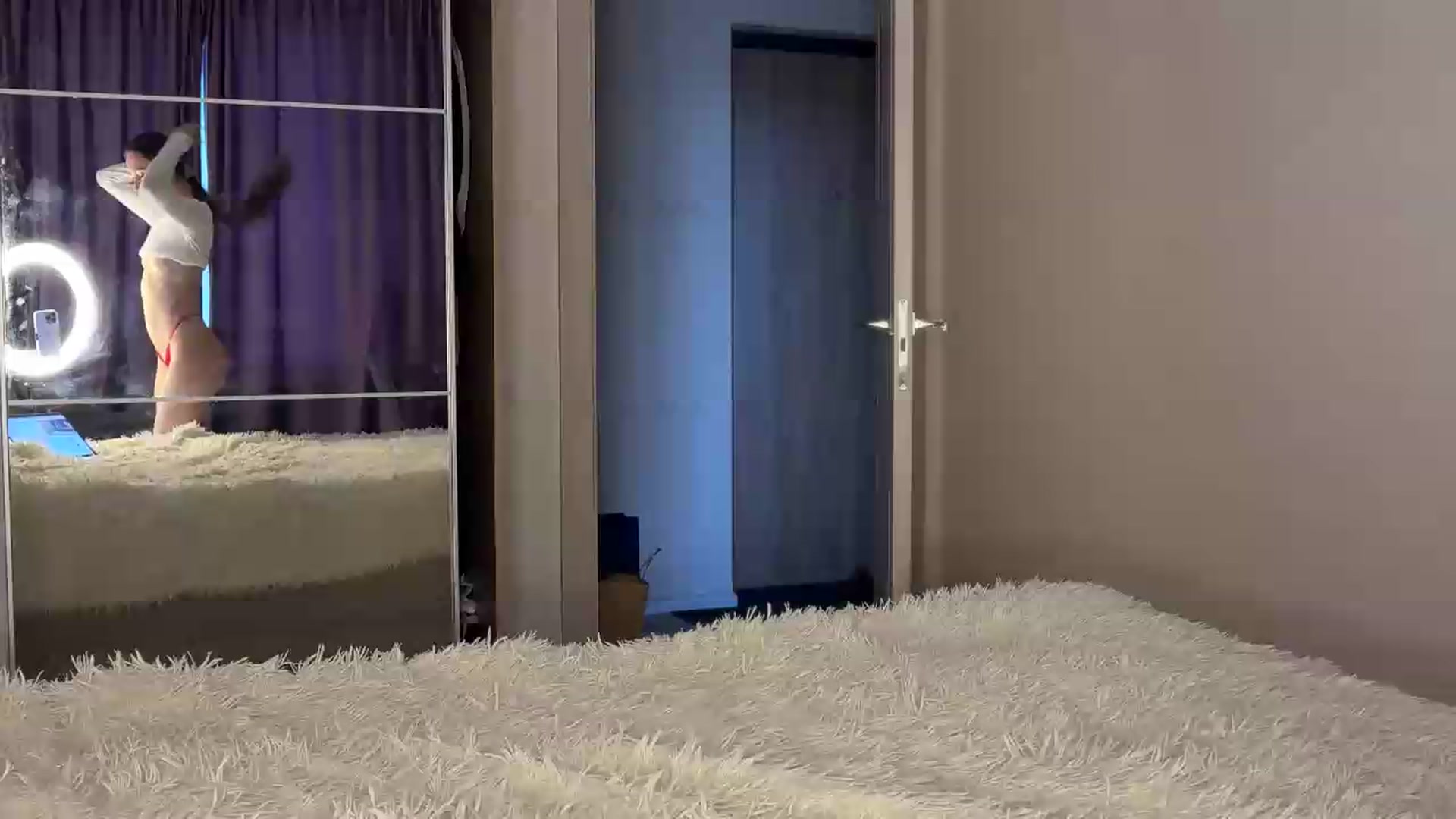 Gallery image thumbnail from ElliPoole's myfreecams stream on, 06/05/2026, 18:17 image 1 of 20