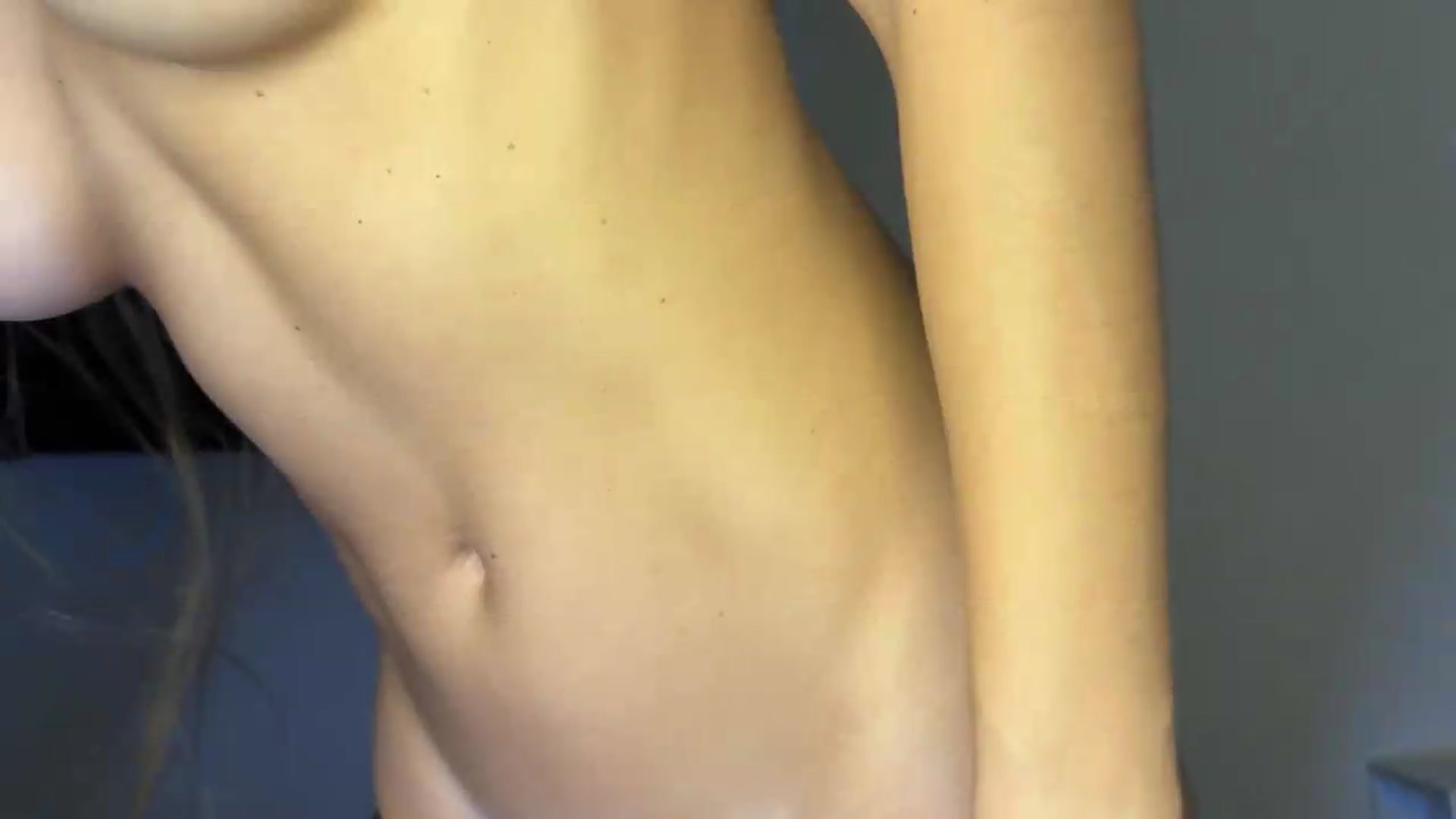 Gallery image thumbnail from ElliPoole's myfreecams stream on, 07/30/2026, 16:46 image 7 of 20