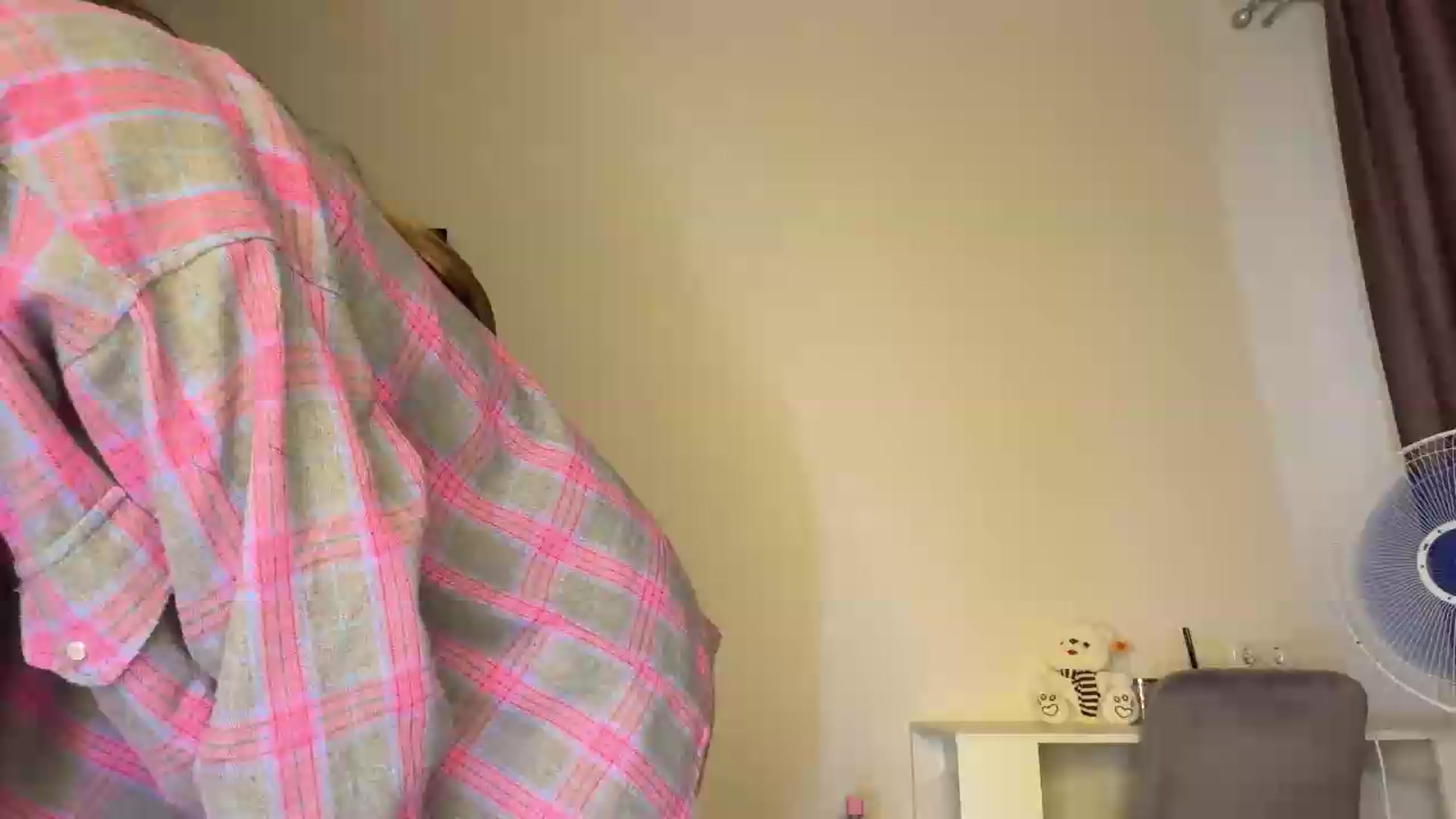 Gallery image thumbnail from ElliPoole's myfreecams stream on, 08/03/2026, 18:18 image 1 of 20