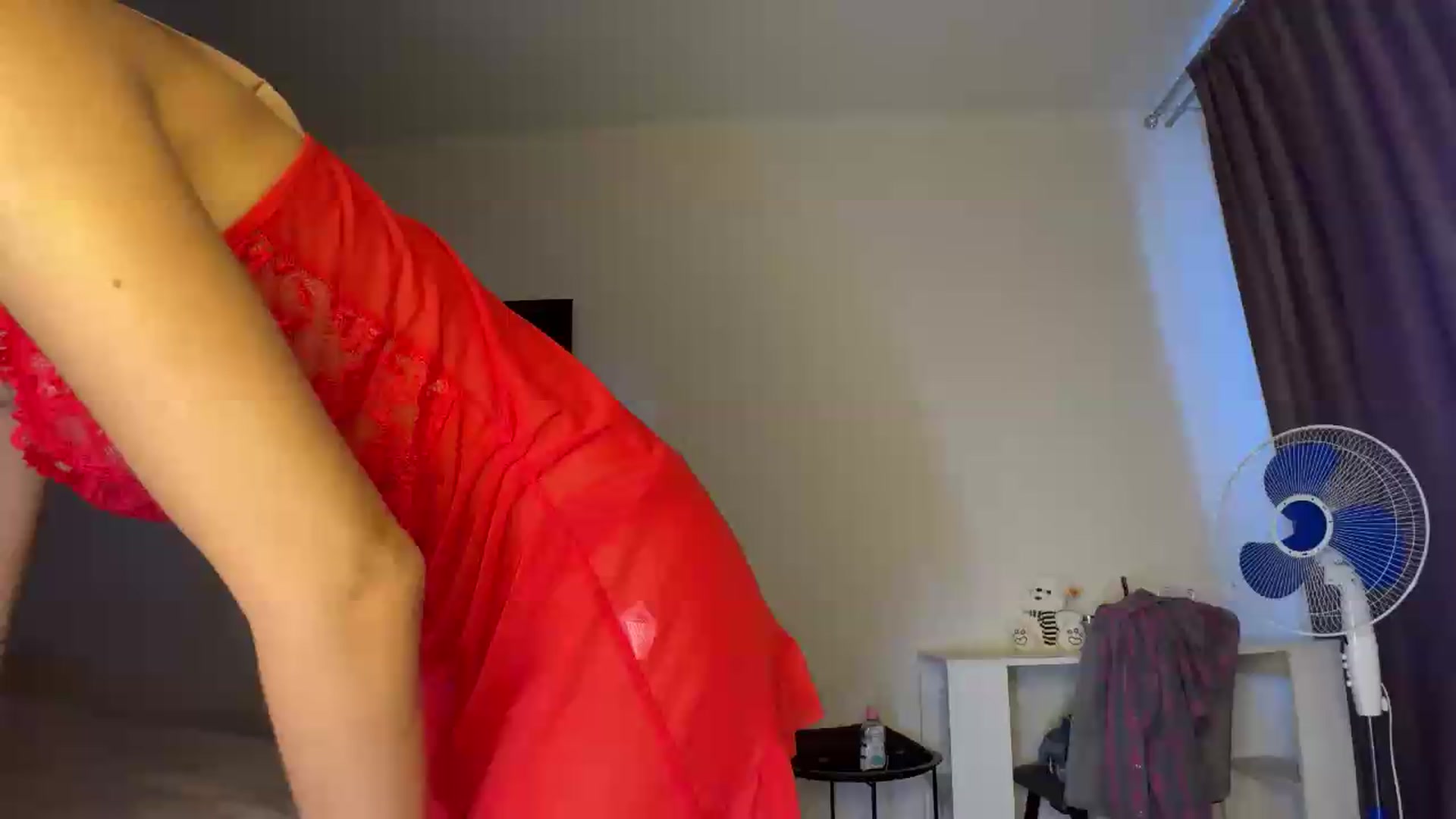 Gallery image thumbnail from ElliPoole's myfreecams stream on, 08/04/2026, 18:52 image 1 of 20