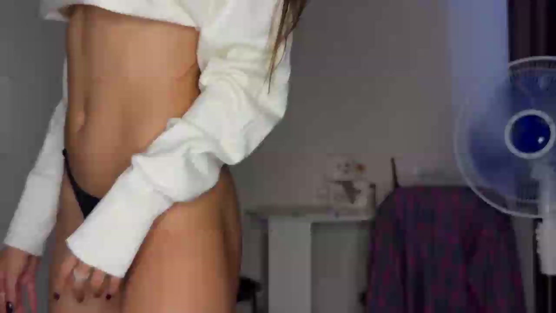 Gallery image thumbnail from ElliPoole's myfreecams stream on, 08/17/2026, 16:39 image 18 of 20