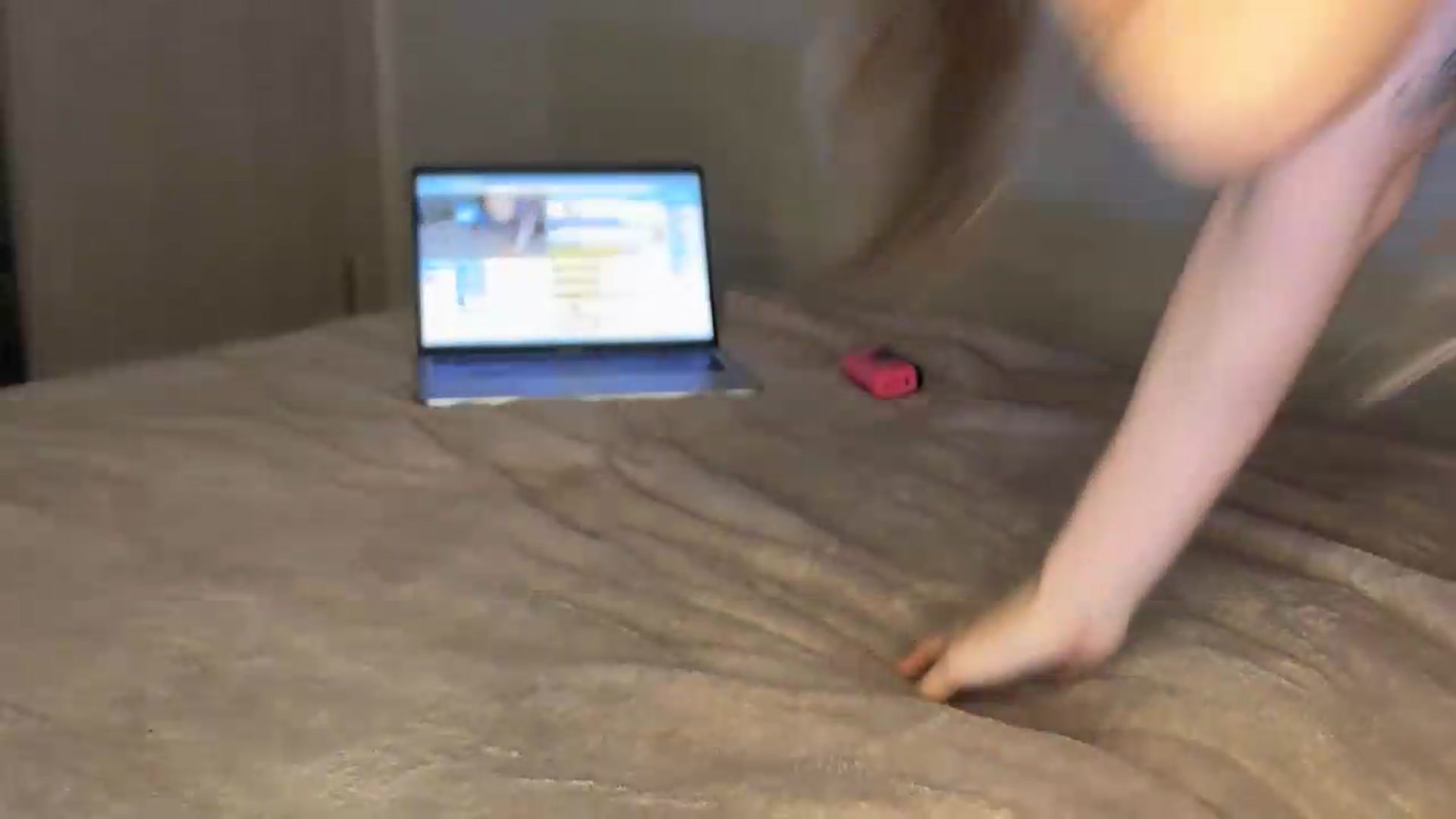 Gallery image thumbnail from ElliPoole's myfreecams stream on, 09/04/2026, 17:22 image 16 of 20