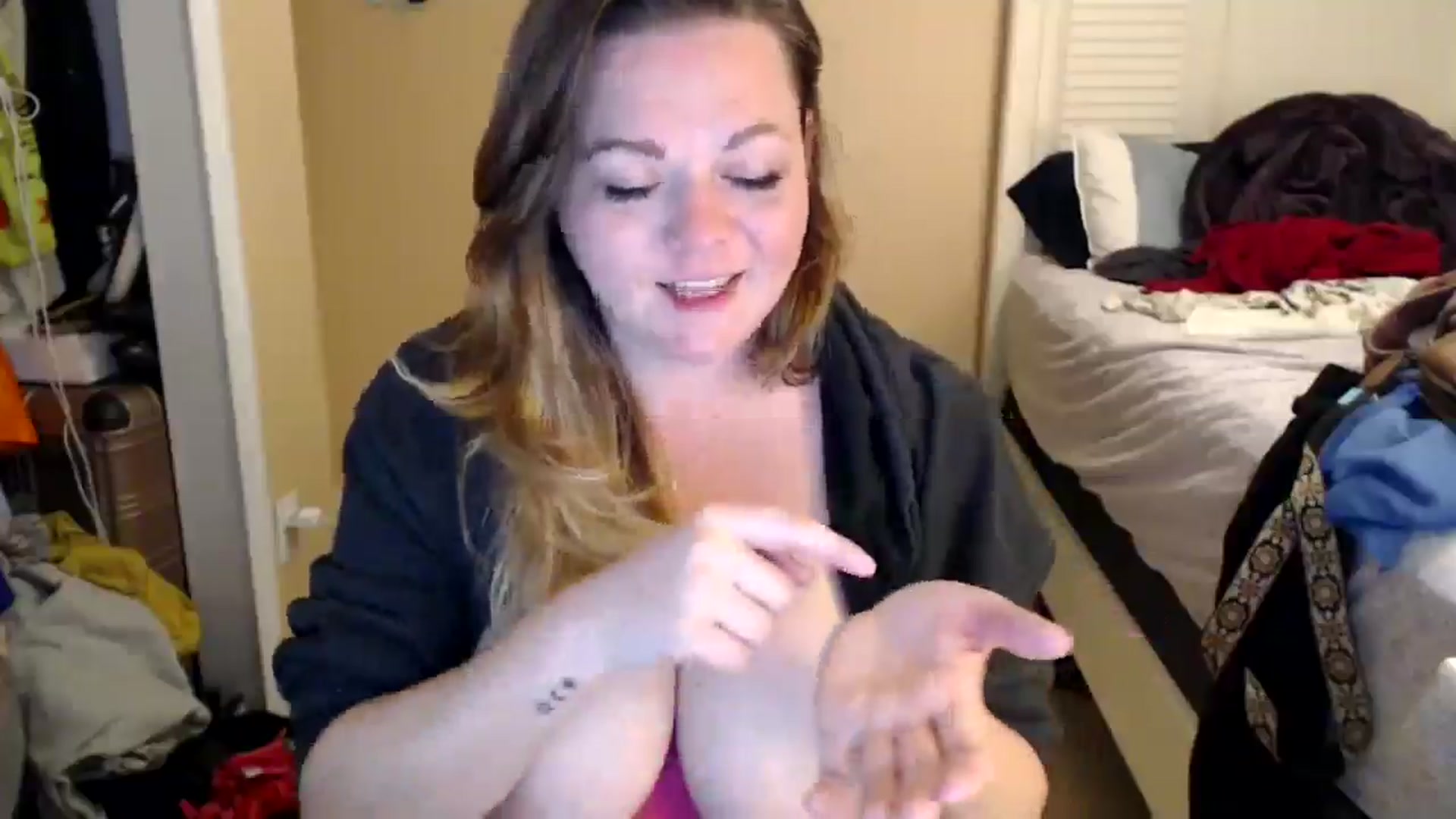 Gallery image thumbnail from Ellie22's myfreecams stream on, 03/03/2025, 06:36 image 4 of 20
