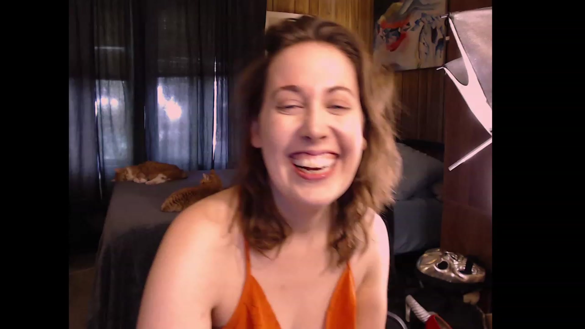 Gallery image thumbnail from ElliePiper's myfreecams stream on, 11/22/2022, 17:09 image 16 of 20