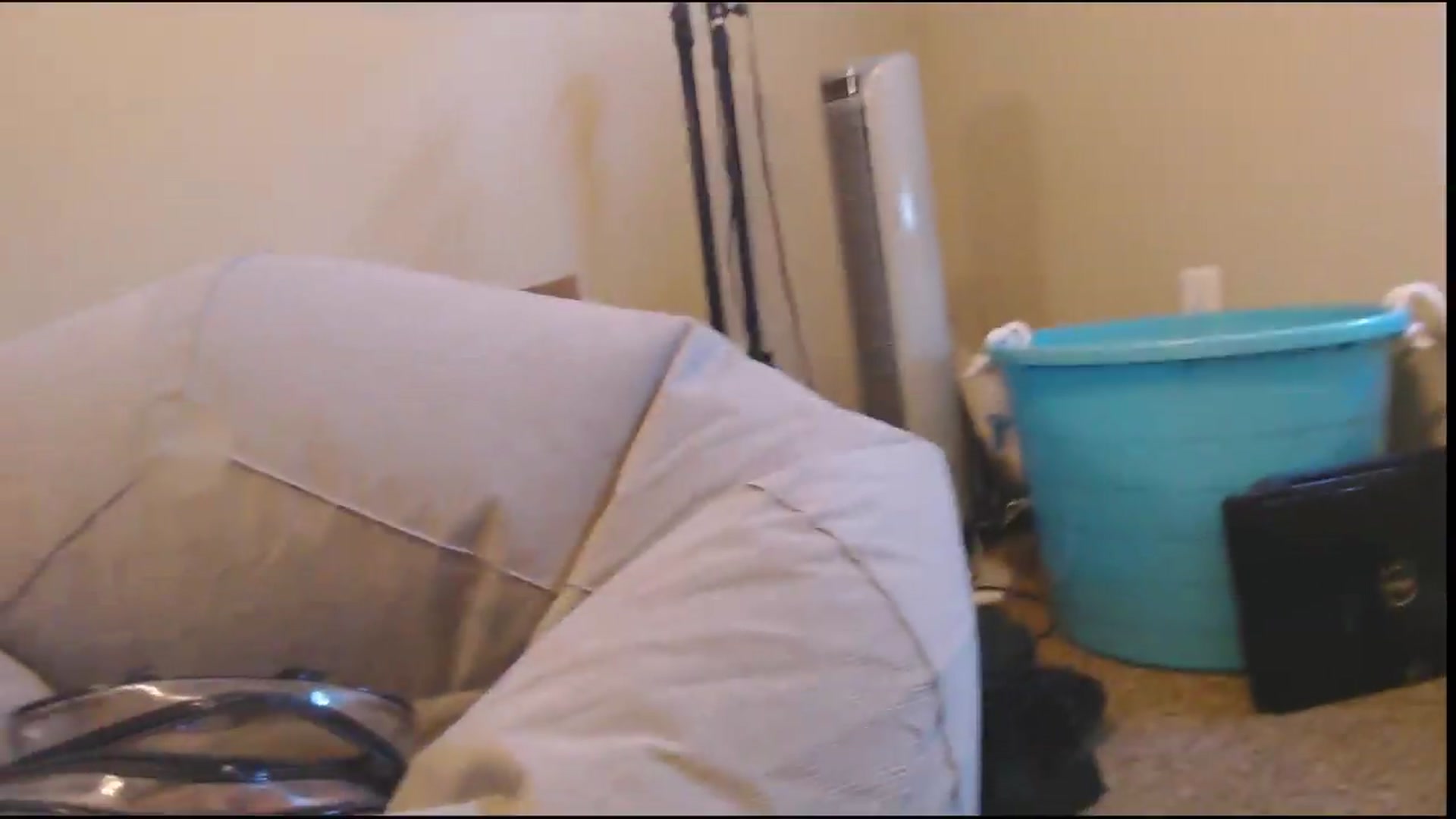 Gallery image thumbnail from ElliePiper's myfreecams stream on, 08/18/2026, 19:15 image 4 of 20