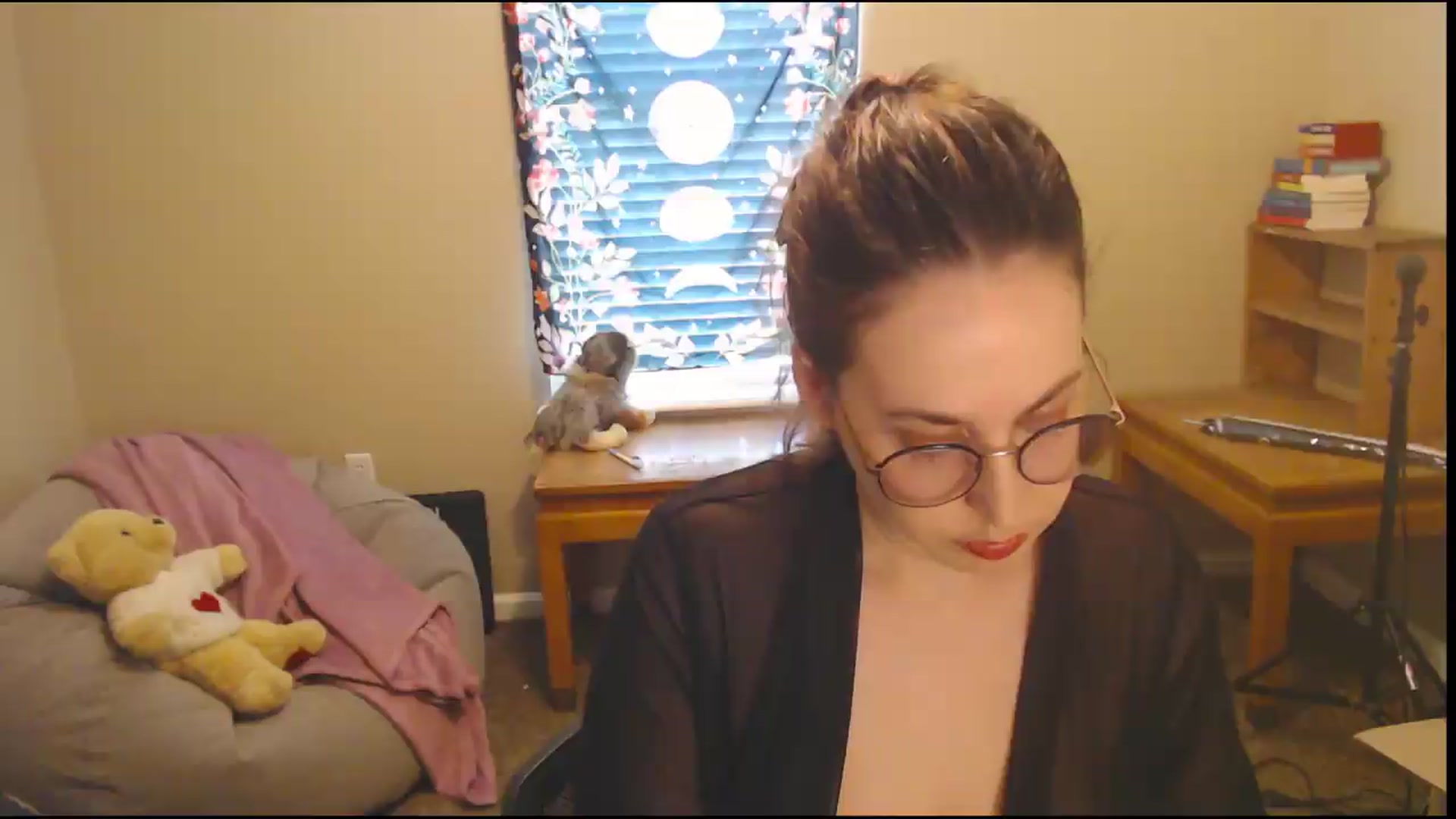 Gallery image thumbnail from ElliePiper's myfreecams stream on, 08/25/2026, 19:45 image 1 of 20