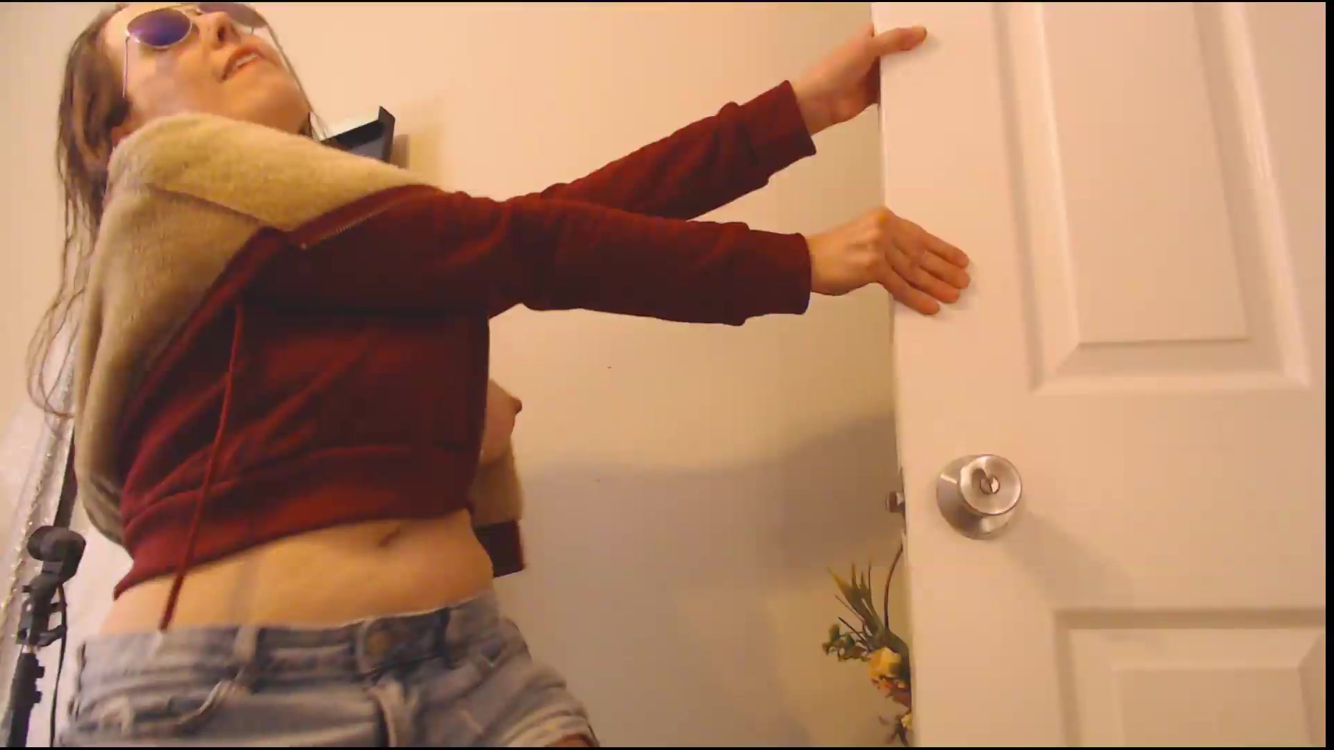 Gallery image thumbnail from ElliePiper's myfreecams stream on, 08/27/2026, 16:33 image 15 of 20