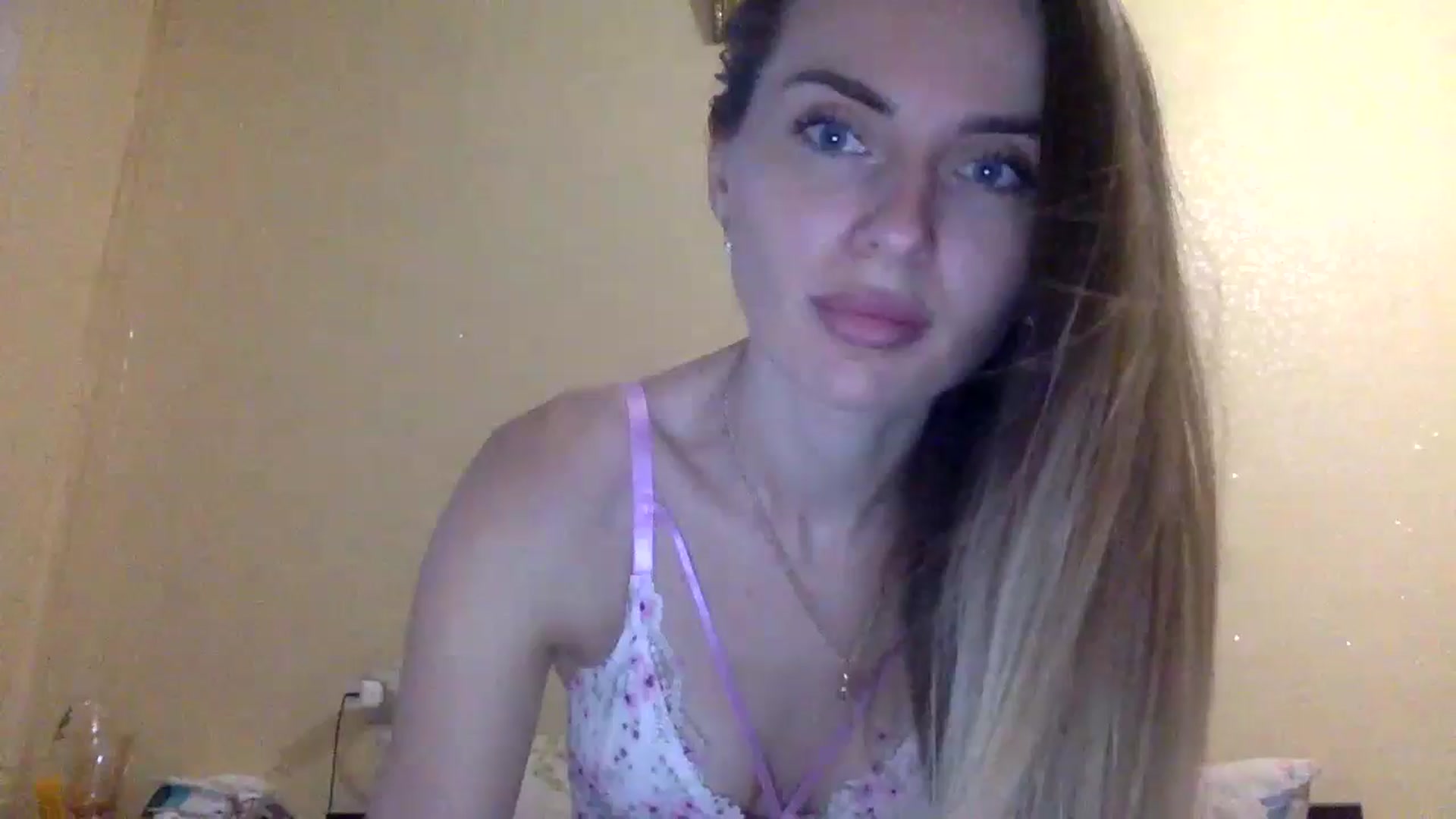 Gallery image thumbnail from EllieSiren's myfreecams stream on, 07/23/2024, 18:21 image 1 of 20