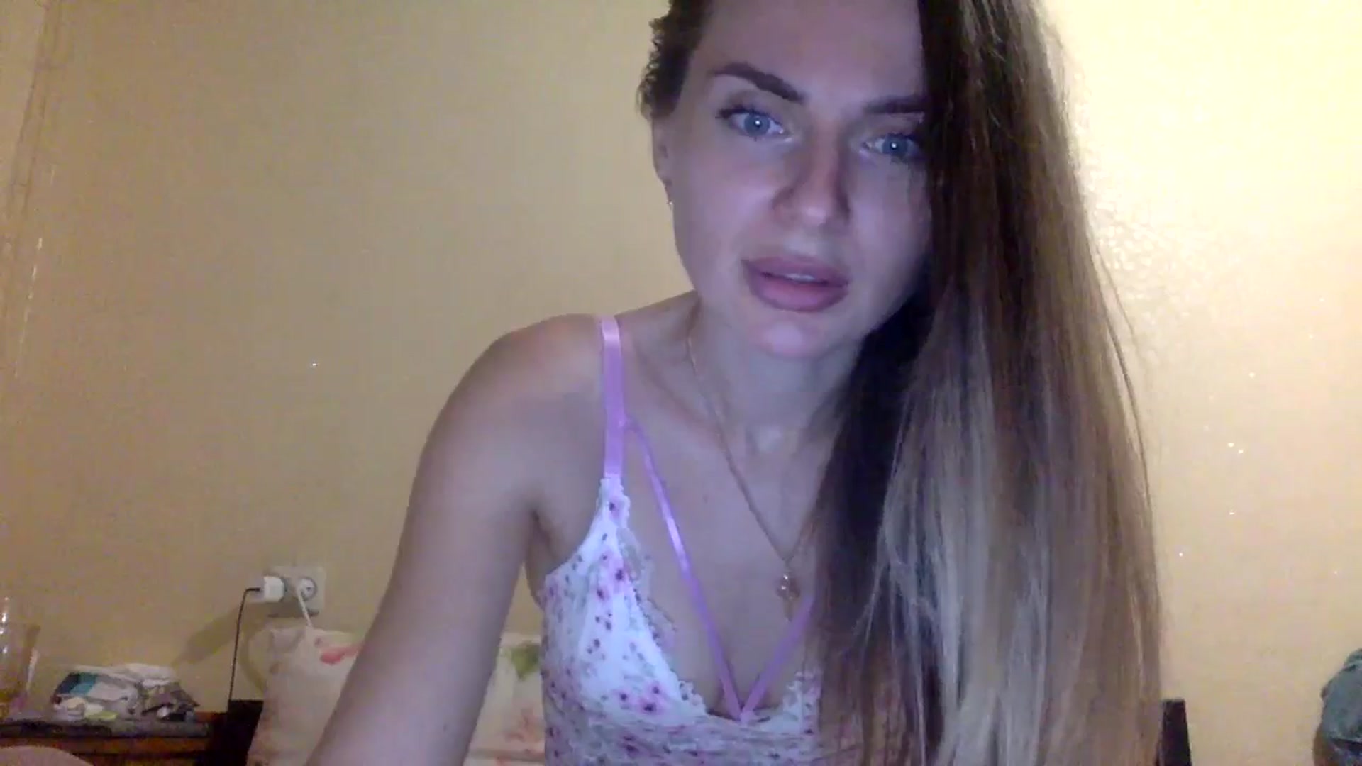 Gallery image thumbnail from EllieSiren's myfreecams stream on, 07/23/2024, 18:21 image 17 of 20