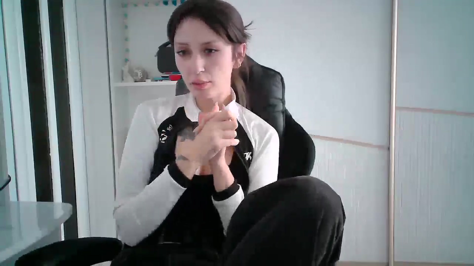Gallery image thumbnail from EllieStyles's myfreecams stream on, 01/11/2026, 11:30 image 17 of 20