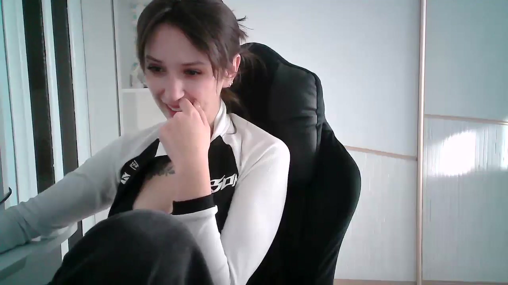 Gallery image thumbnail from EllieStyles's myfreecams stream on, 01/11/2026, 11:30 image 4 of 20