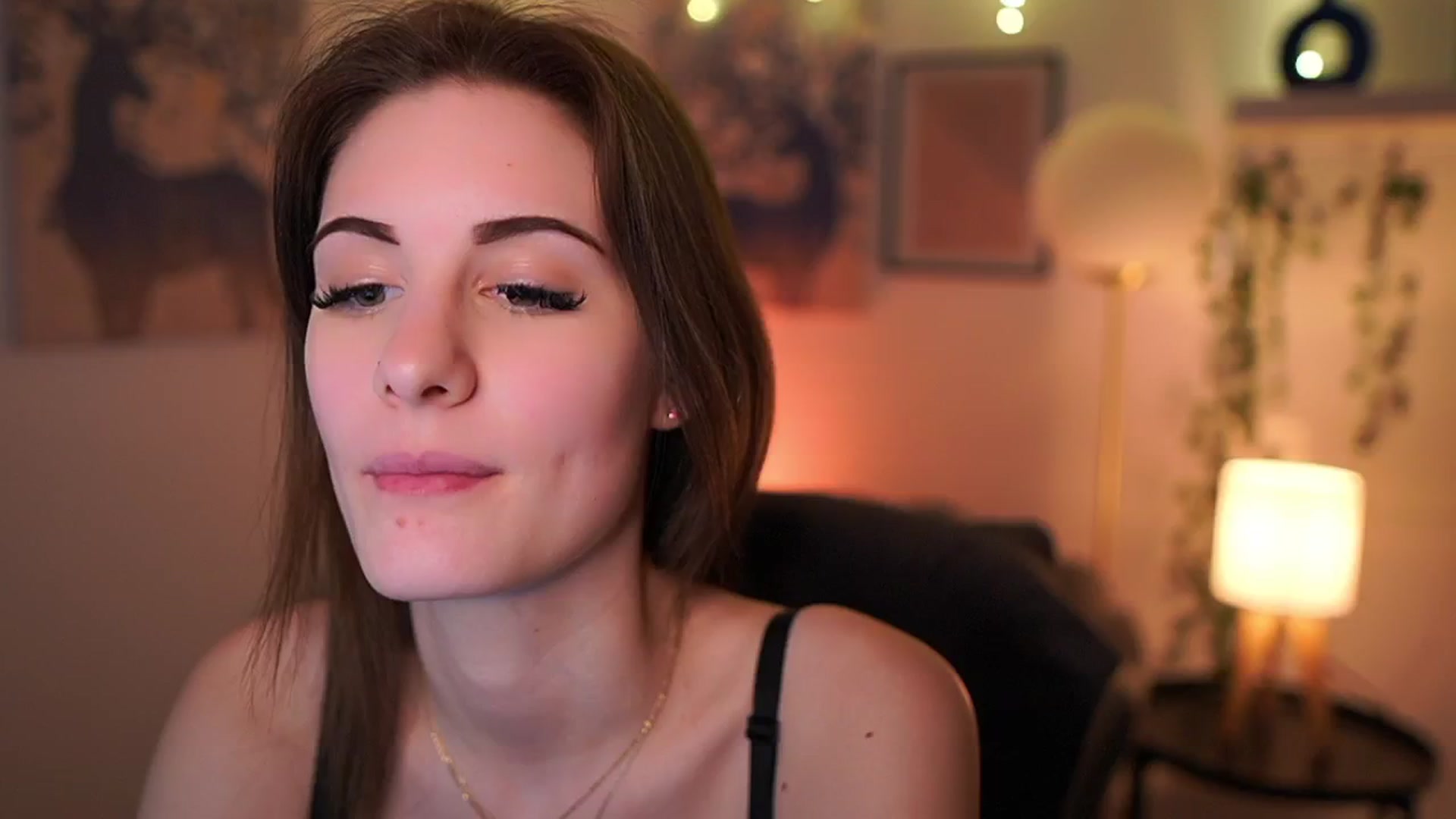 Gallery image thumbnail from Ellie_Shae's myfreecams stream on, 01/31/2025, 16:54 image 13 of 20