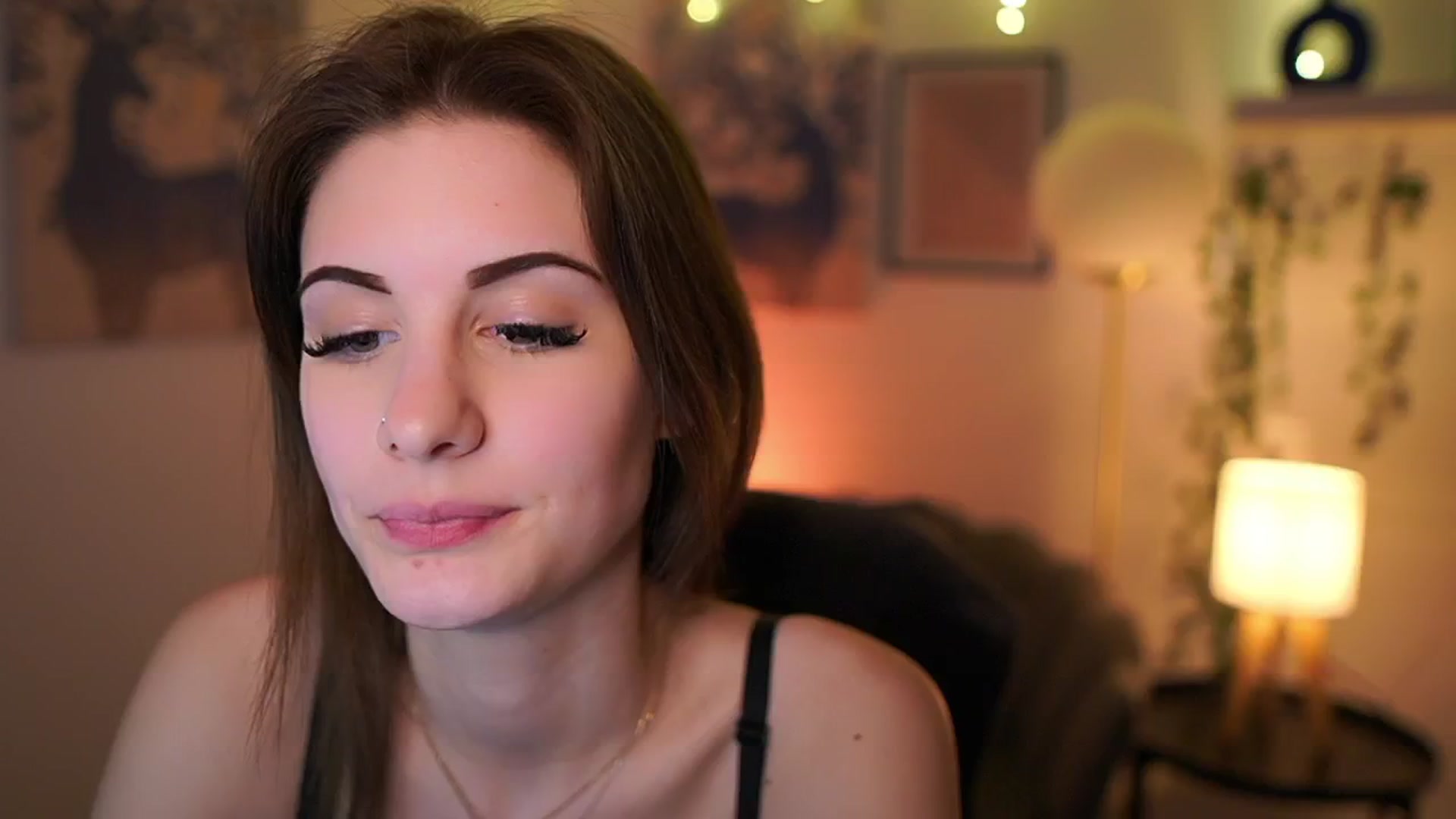 Gallery image thumbnail from Ellie_Shae's myfreecams stream on, 01/31/2025, 16:54 image 16 of 20