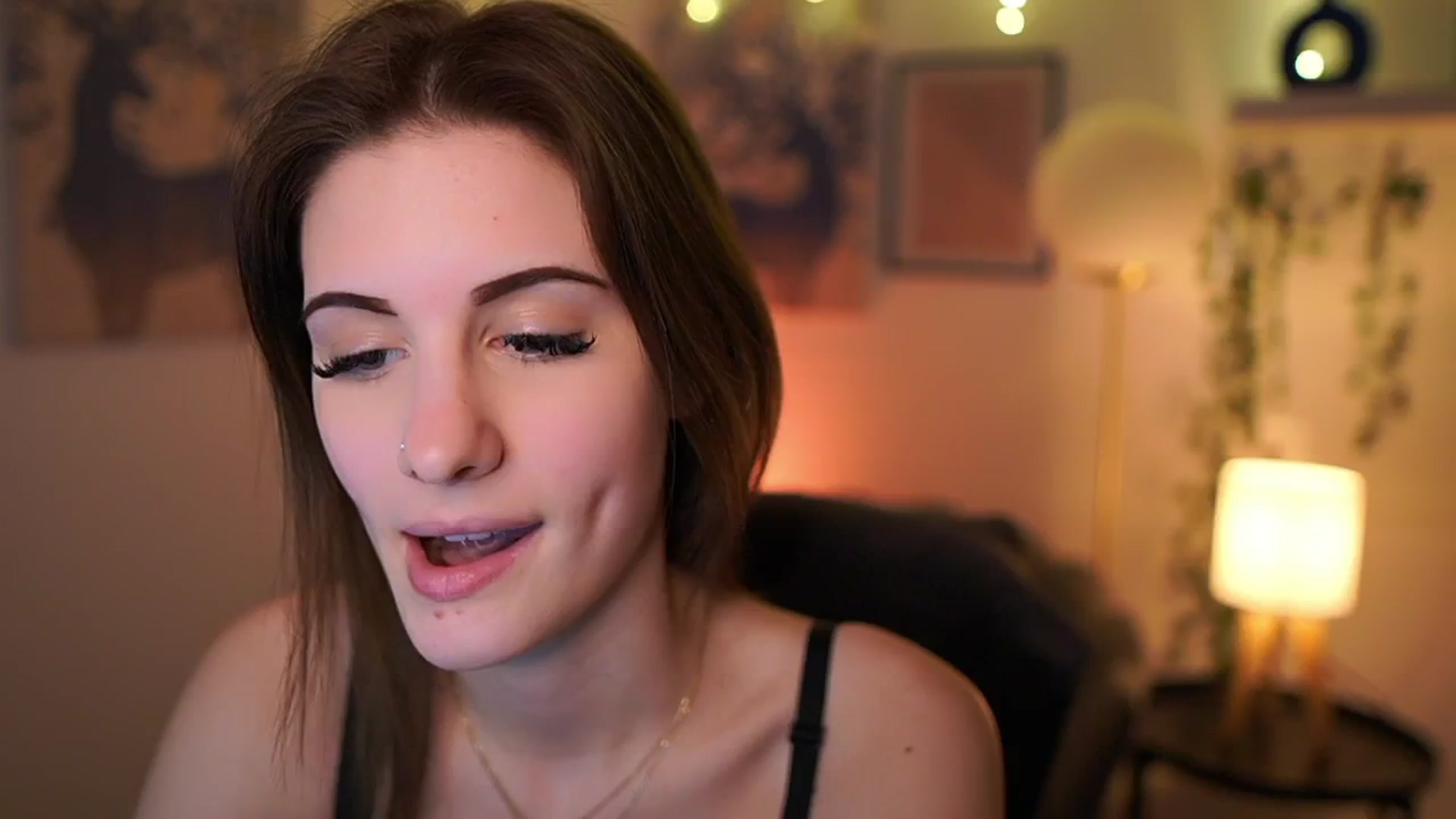 Gallery image thumbnail from Ellie_Shae's myfreecams stream on, 01/31/2025, 16:54 image 15 of 20