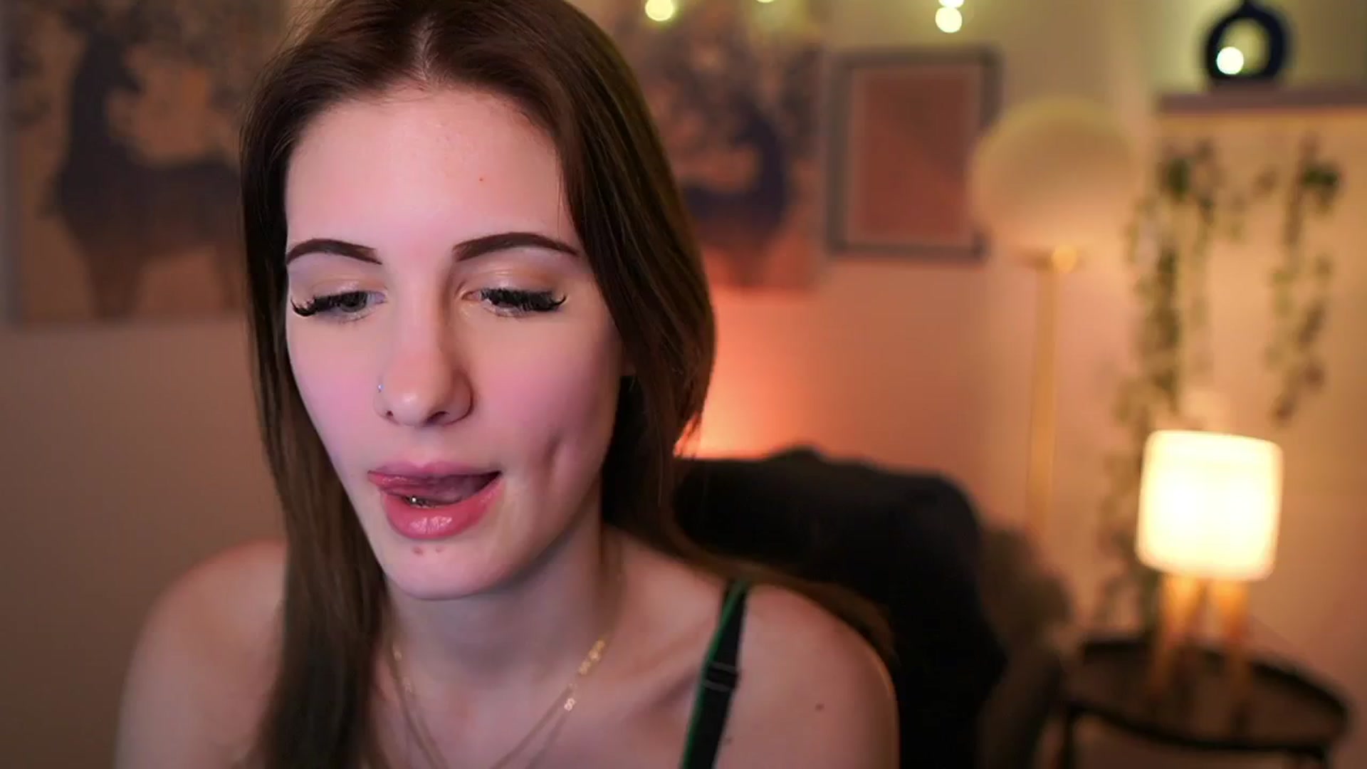 Gallery image thumbnail from Ellie_Shae's myfreecams stream on, 01/31/2025, 18:35 image 15 of 20