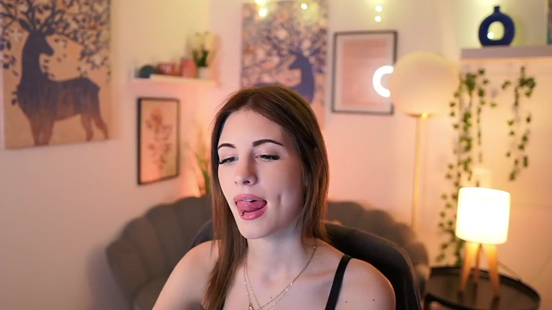Gallery image thumbnail from Ellie_Shae's myfreecams stream on, 02/01/2025, 14:36 image 6 of 20