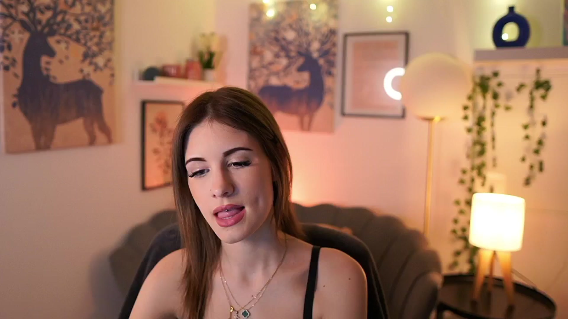 Gallery image thumbnail from Ellie_Shae's myfreecams stream on, 02/01/2025, 14:36 image 9 of 20