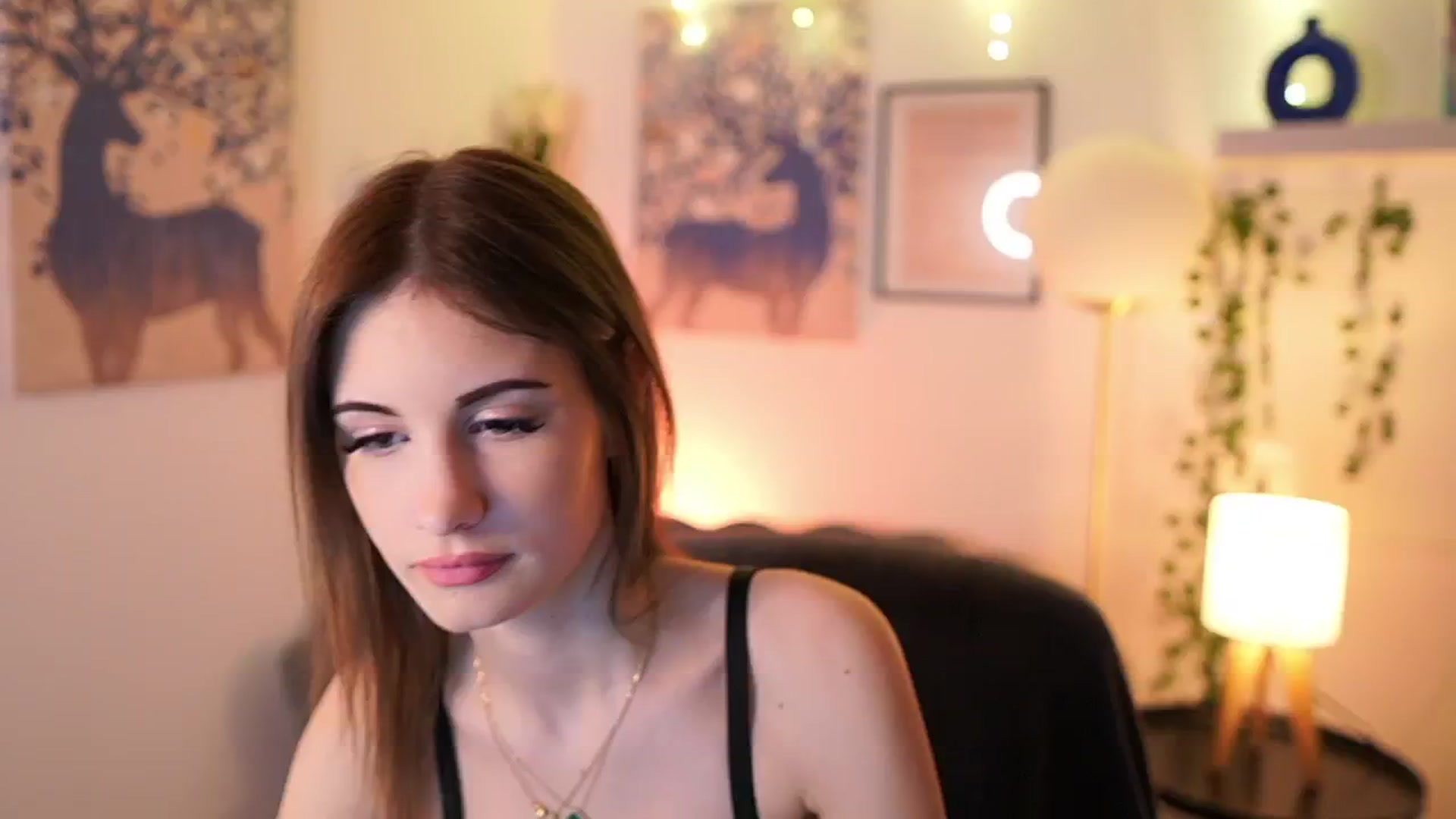 Gallery image thumbnail from Ellie_Shae's myfreecams stream on, 02/01/2025, 14:36 image 10 of 20
