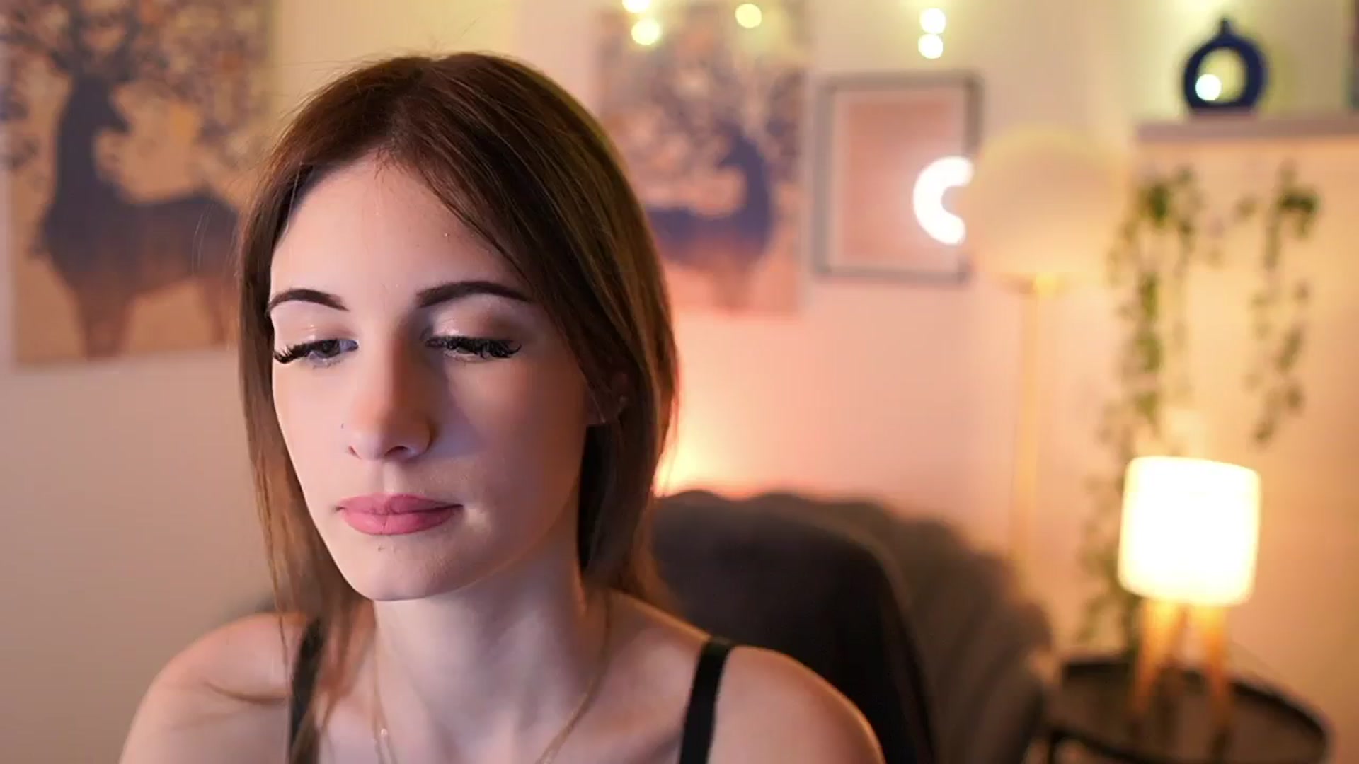 Gallery image thumbnail from Ellie_Shae's myfreecams stream on, 02/01/2025, 14:36 image 12 of 20