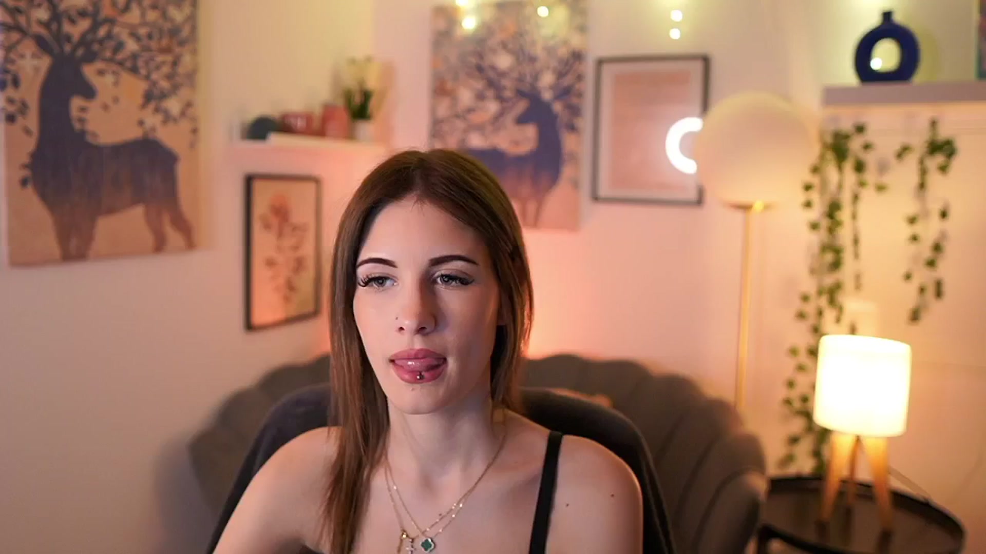 Gallery image thumbnail from Ellie_Shae's myfreecams stream on, 02/01/2025, 14:36 image 5 of 20
