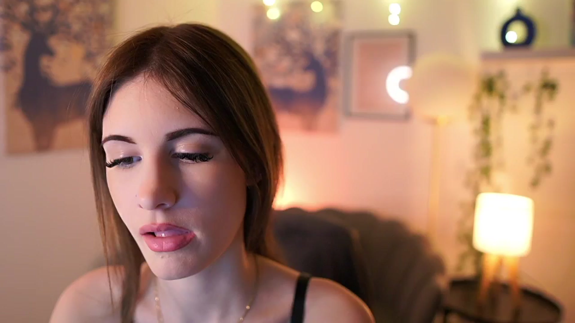 Gallery image thumbnail from Ellie_Shae's myfreecams stream on, 02/01/2025, 14:36 image 16 of 20