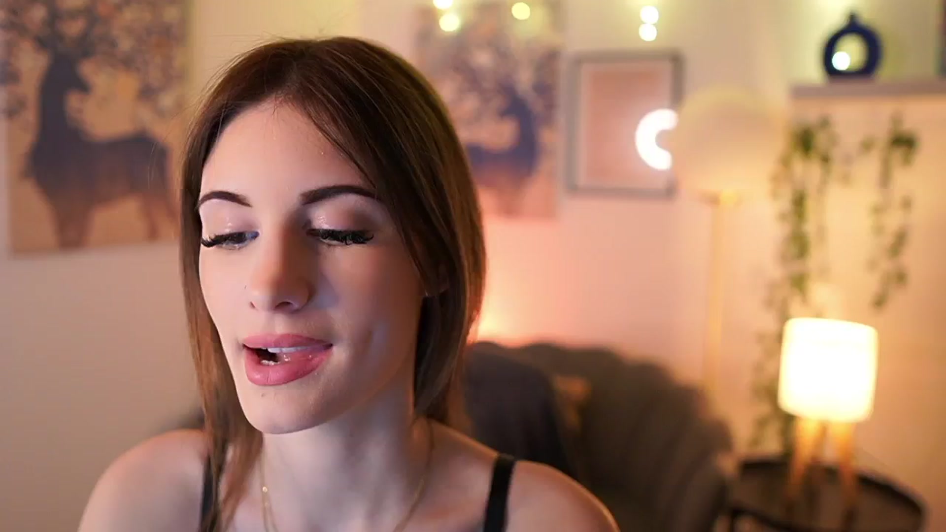 Gallery image thumbnail from Ellie_Shae's myfreecams stream on, 02/01/2025, 14:36 image 14 of 20