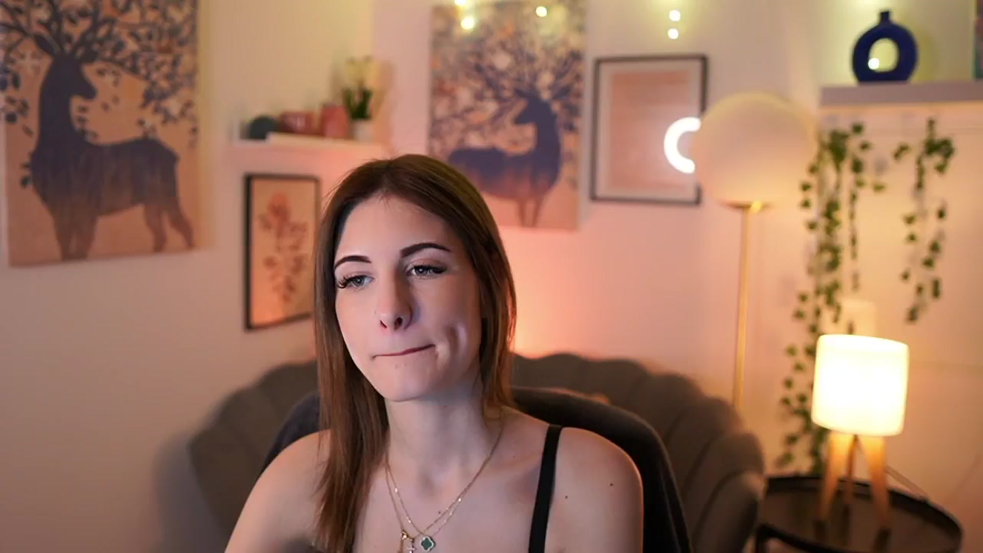 Gallery image thumbnail from Ellie_Shae's myfreecams stream on, 02/01/2025, 14:36 image 8 of 20
