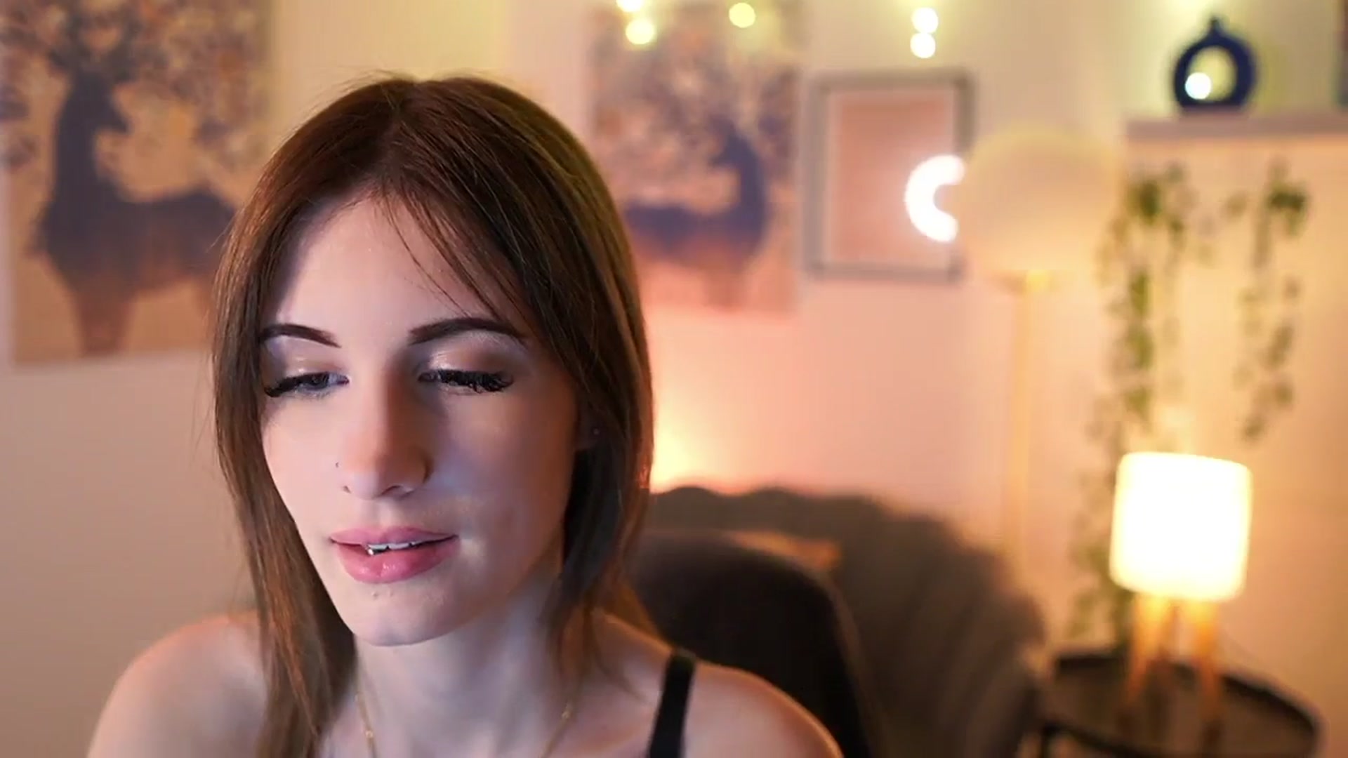Gallery image thumbnail from Ellie_Shae's myfreecams stream on, 02/01/2025, 16:52 image 7 of 20