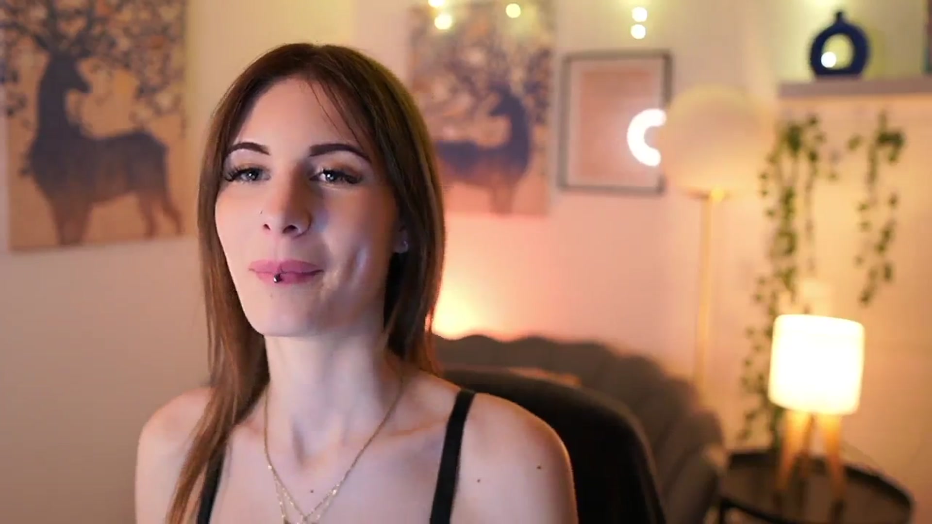 Gallery image thumbnail from Ellie_Shae's myfreecams stream on, 02/01/2025, 16:52 image 4 of 20