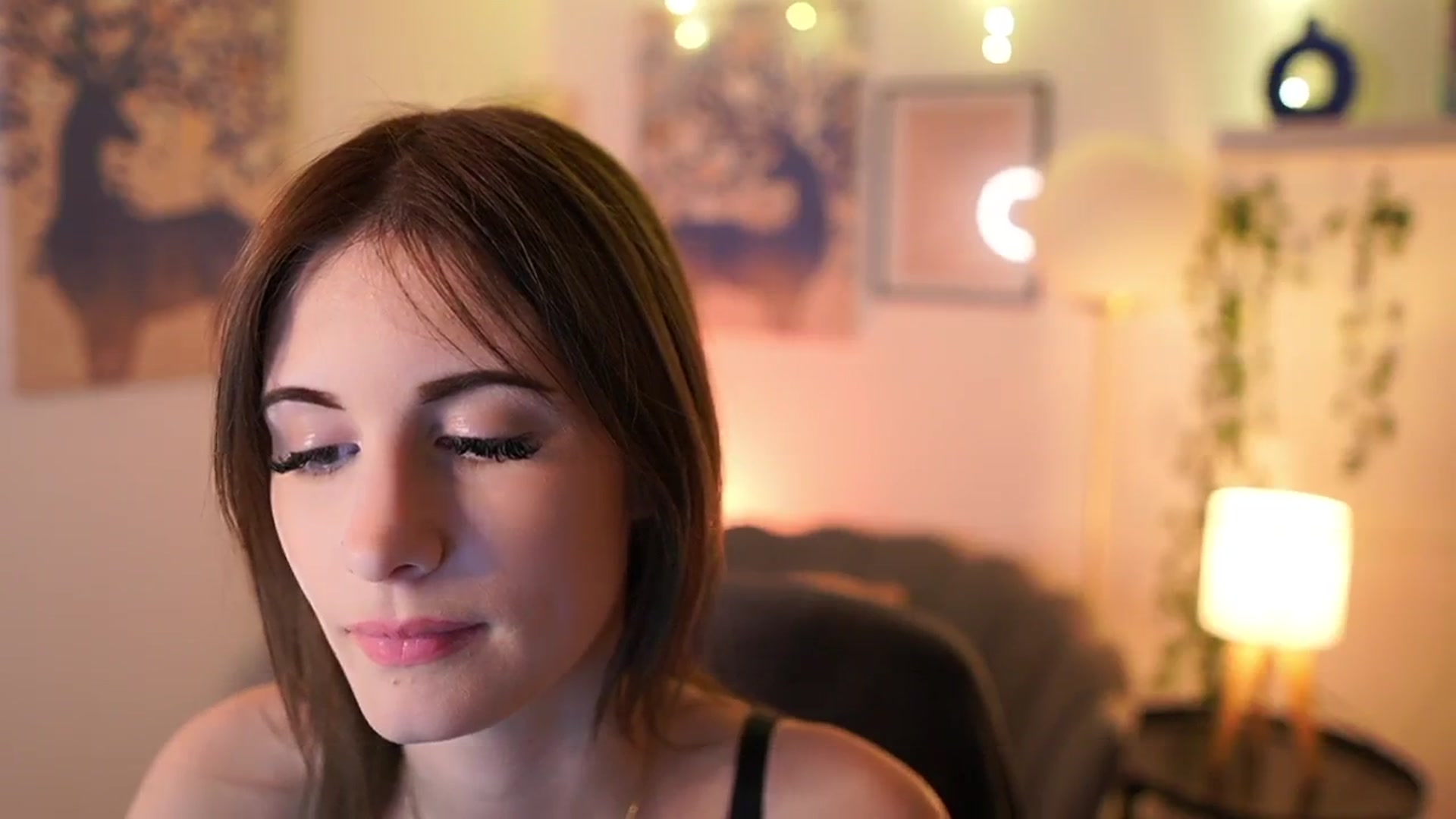 Gallery image thumbnail from Ellie_Shae's myfreecams stream on, 02/01/2025, 16:52 image 10 of 20