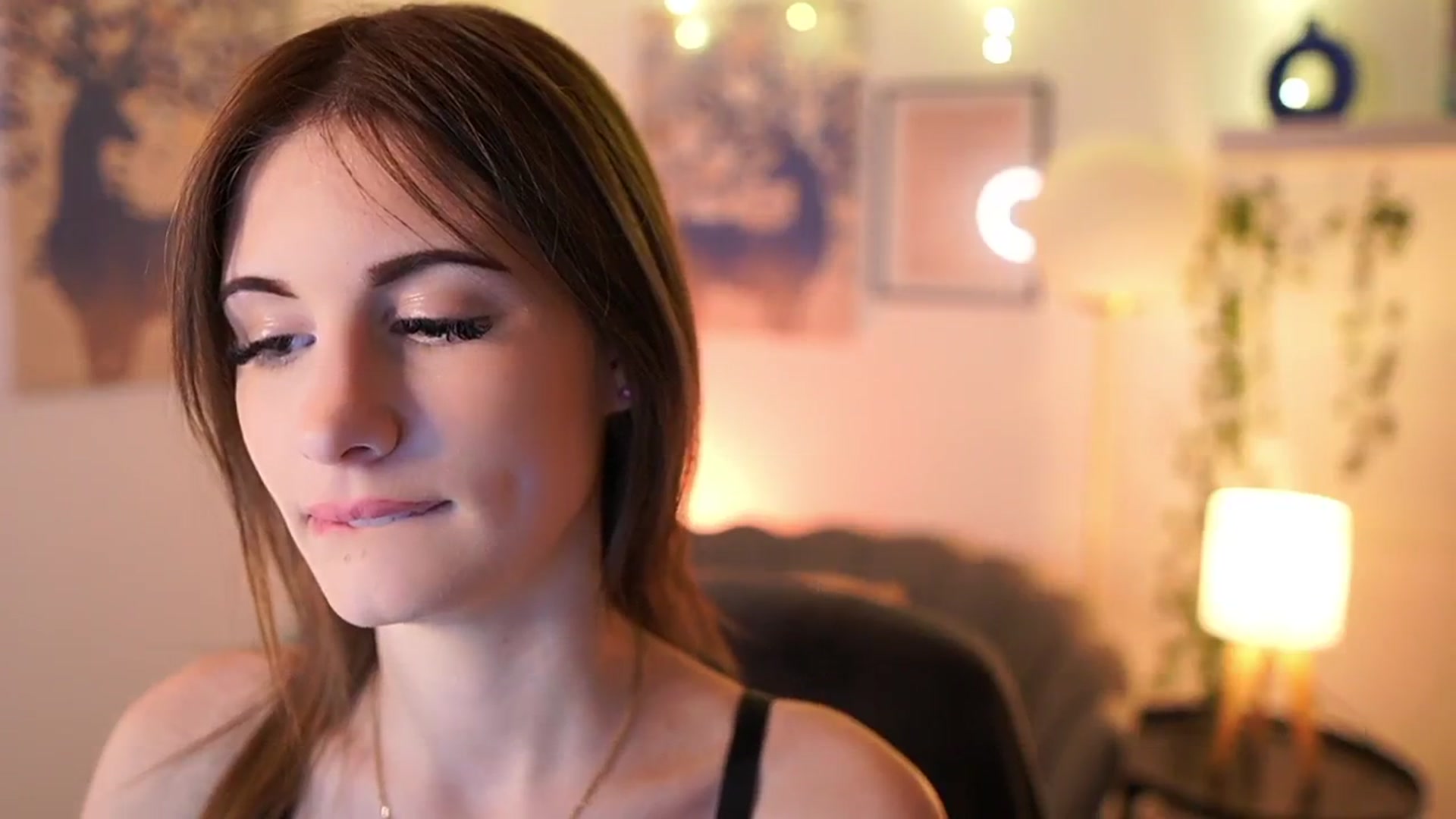 Gallery image thumbnail from Ellie_Shae's myfreecams stream on, 02/01/2025, 16:52 image 2 of 20