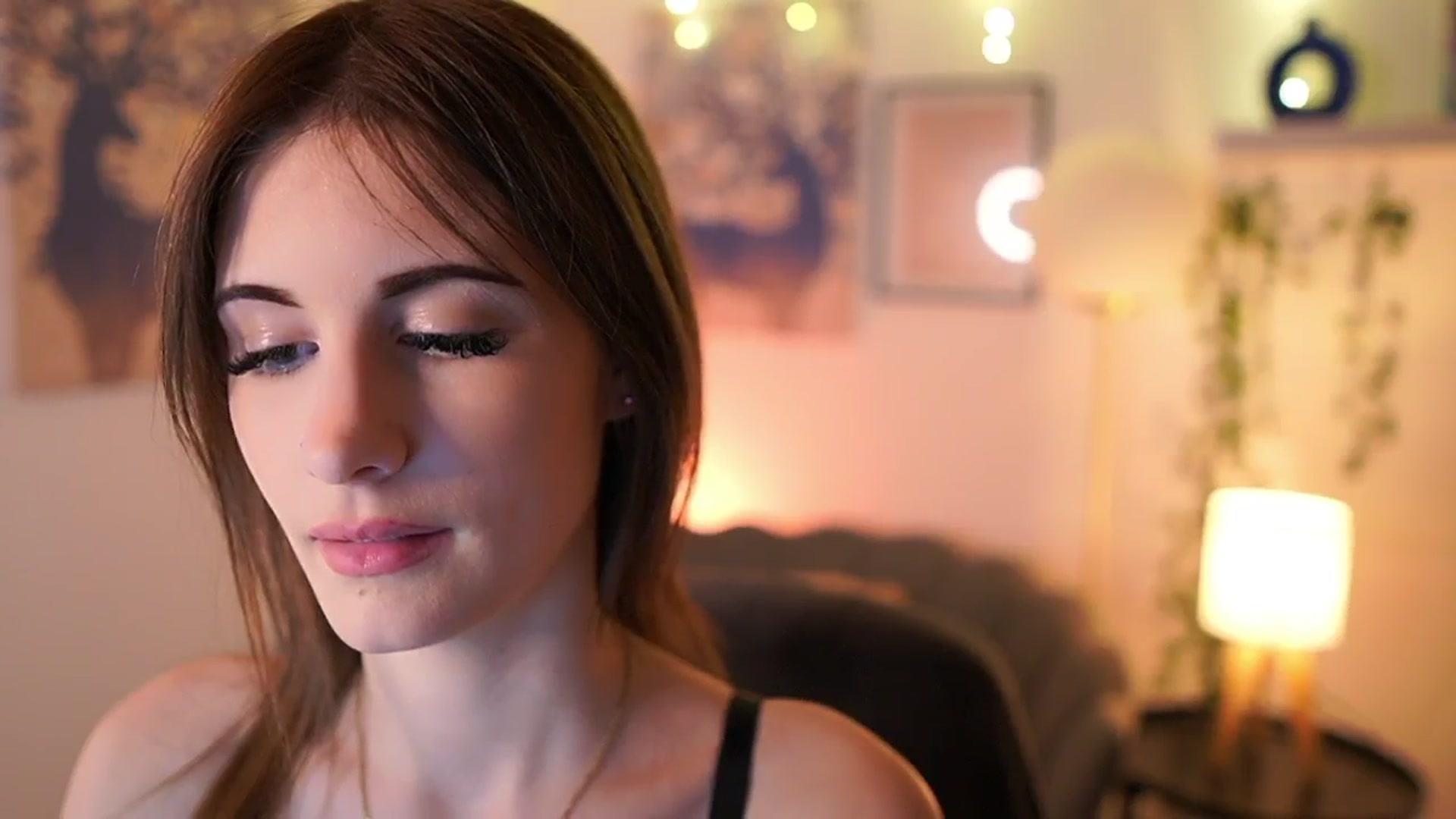 Gallery image thumbnail from Ellie_Shae's myfreecams stream on, 02/01/2025, 16:52 image 3 of 20