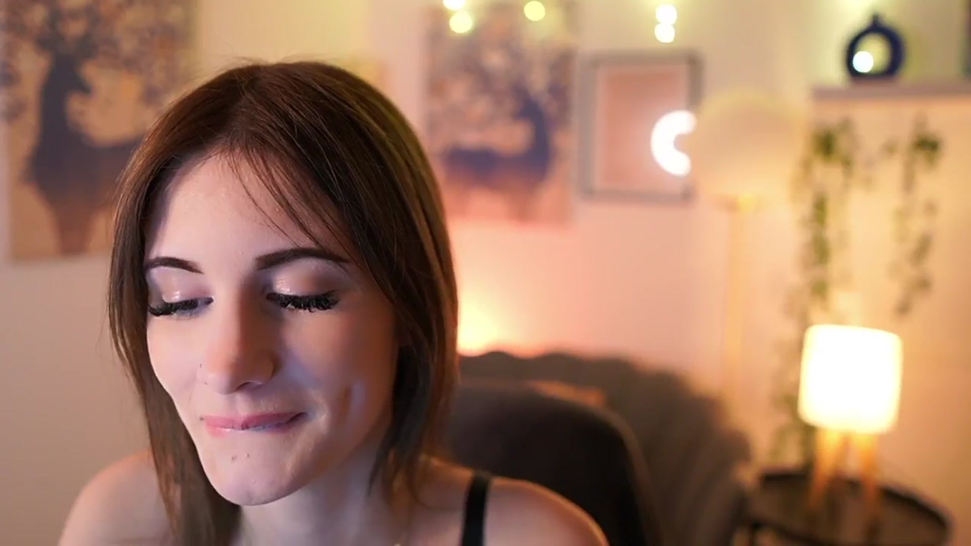 Gallery image thumbnail from Ellie_Shae's myfreecams stream on, 02/01/2025, 16:52 image 12 of 20