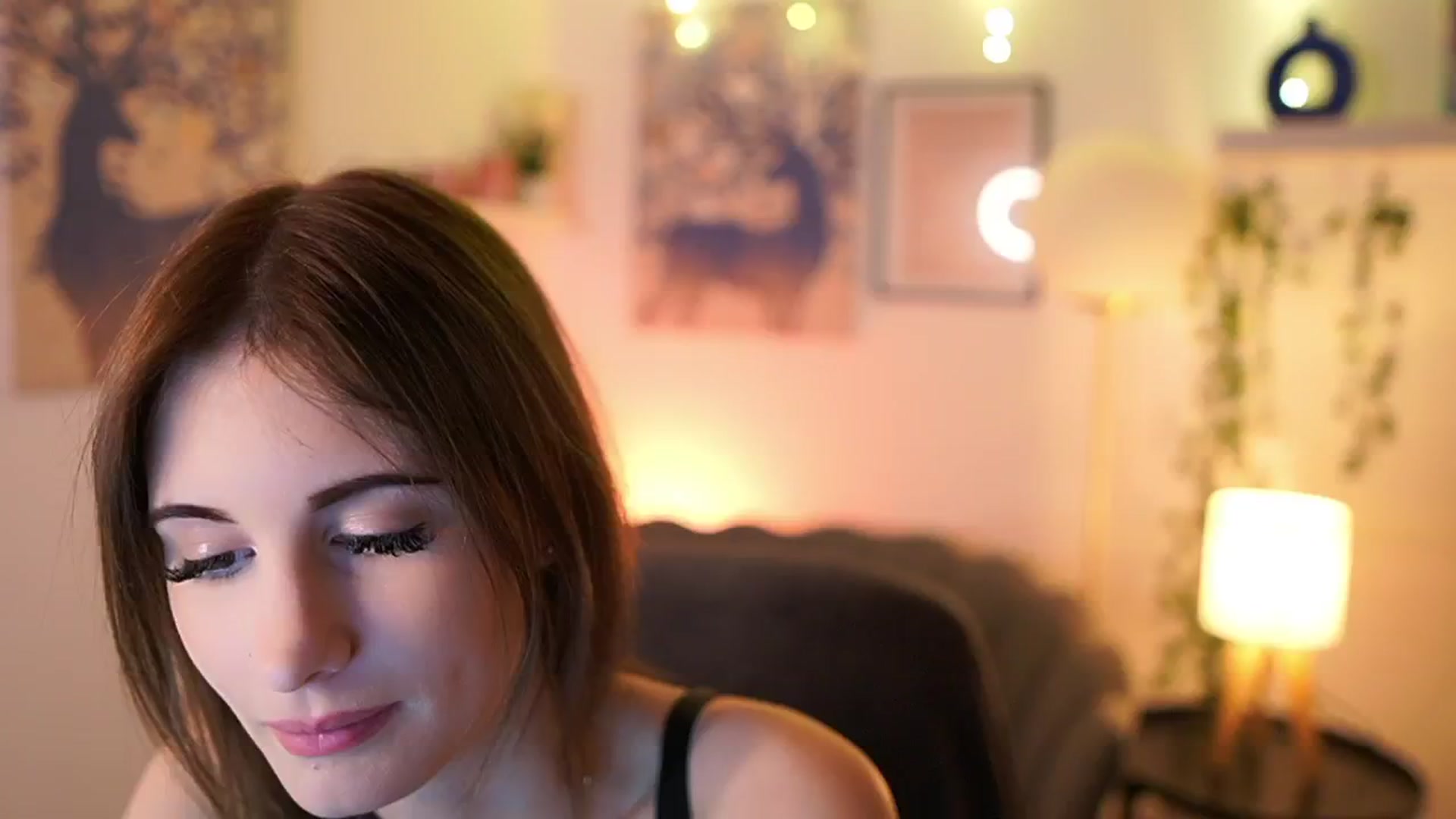 Gallery image thumbnail from Ellie_Shae's myfreecams stream on, 02/01/2025, 17:21 image 9 of 20