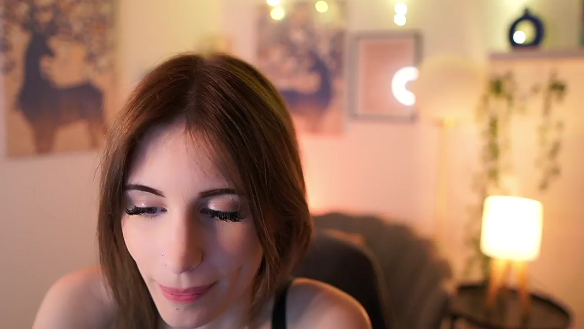 Gallery image thumbnail from Ellie_Shae's myfreecams stream on, 02/01/2025, 17:21 image 1 of 20